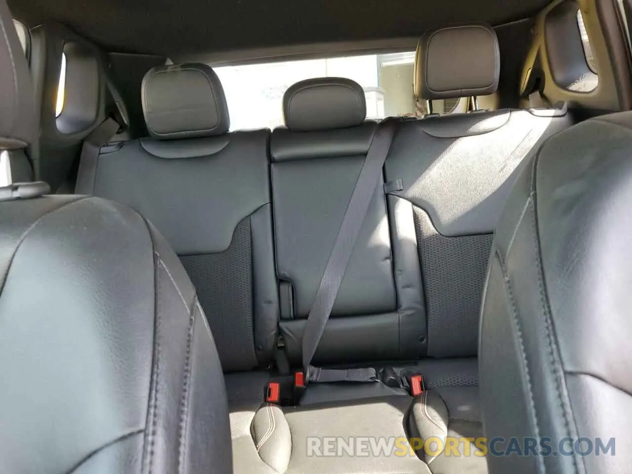 10 Photograph of a damaged car 3C4NJDDNXST519157 JEEP COMPASS 2025