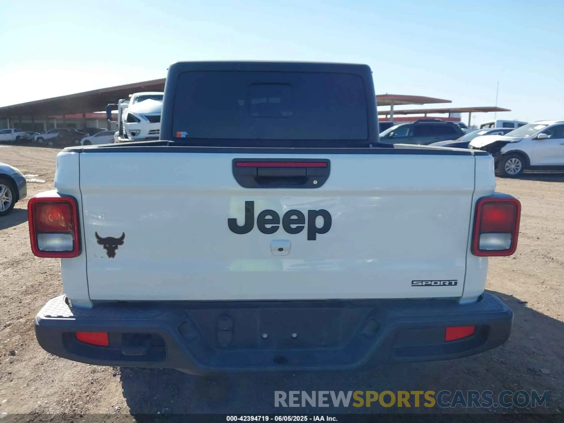 16 Photograph of a damaged car 1C6HJTAG1LL186428 JEEP GLADIATOR 2020