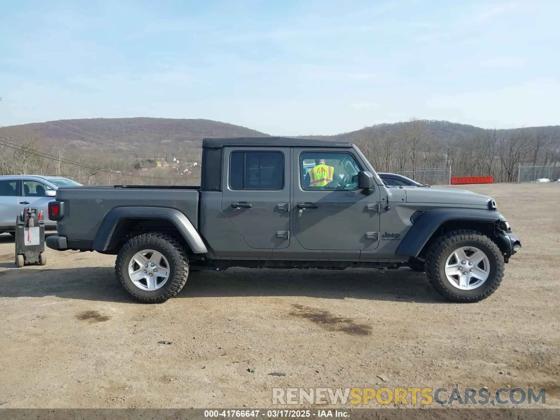 13 Photograph of a damaged car 1C6HJTAG2LL157701 JEEP GLADIATOR 2020