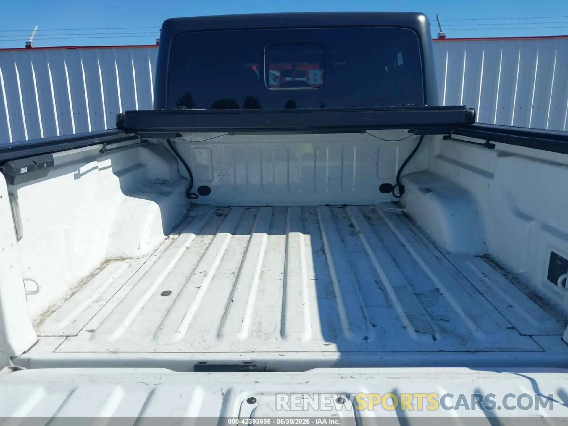 16 Photograph of a damaged car 1C6HJTAG3LL112699 JEEP GLADIATOR 2020