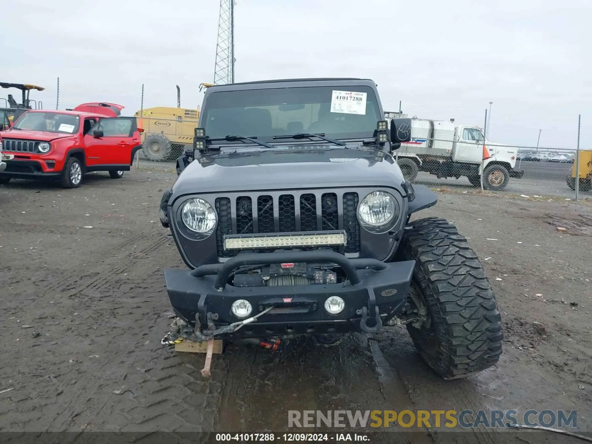 13 Photograph of a damaged car 1C6HJTAG3LL132886 JEEP GLADIATOR 2020