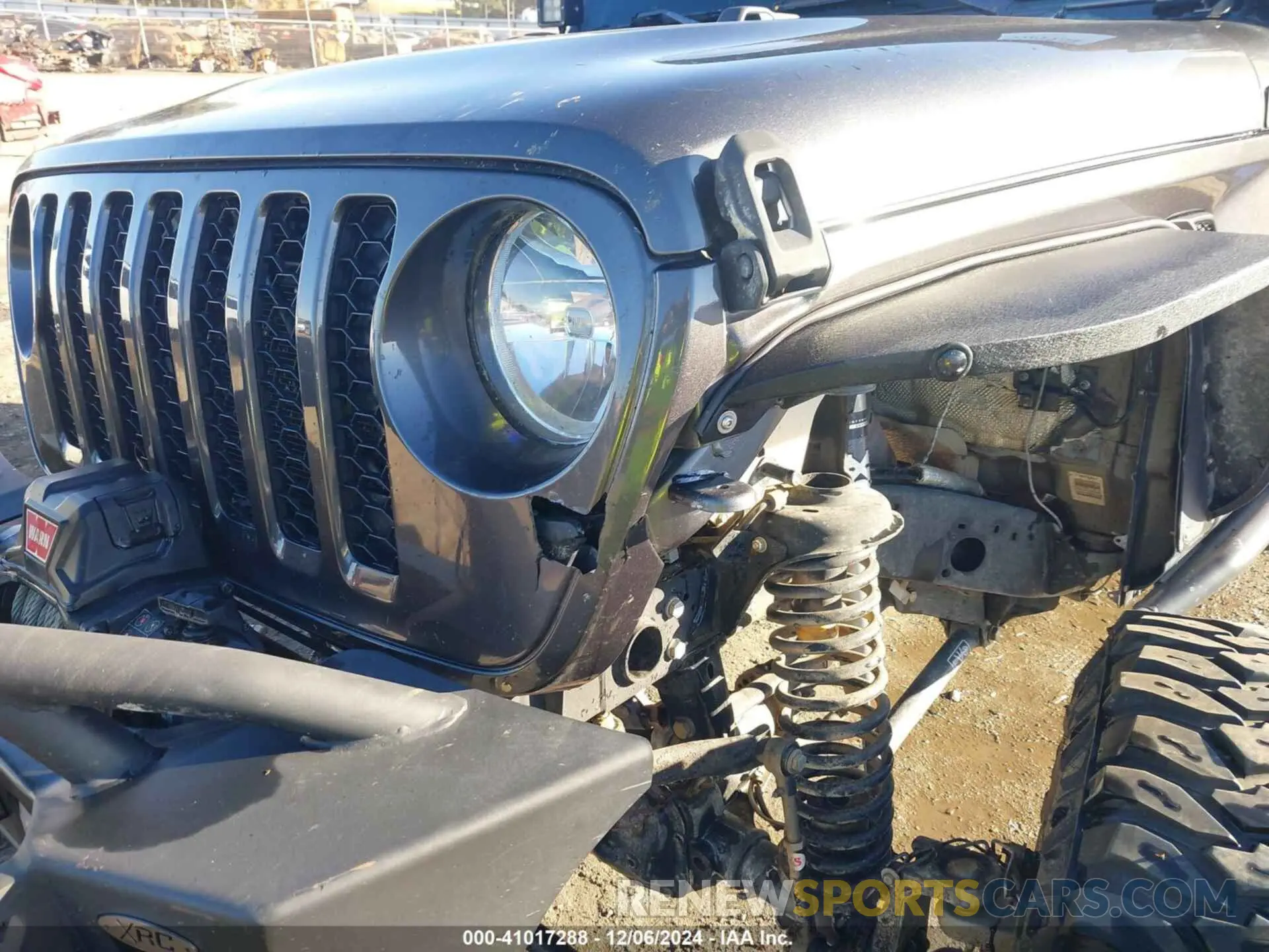 18 Photograph of a damaged car 1C6HJTAG3LL132886 JEEP GLADIATOR 2020