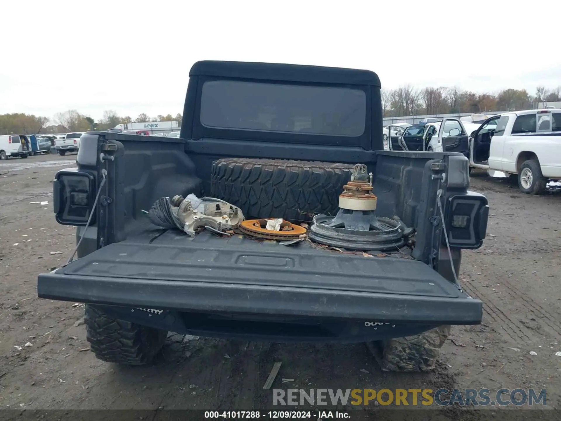 8 Photograph of a damaged car 1C6HJTAG3LL132886 JEEP GLADIATOR 2020