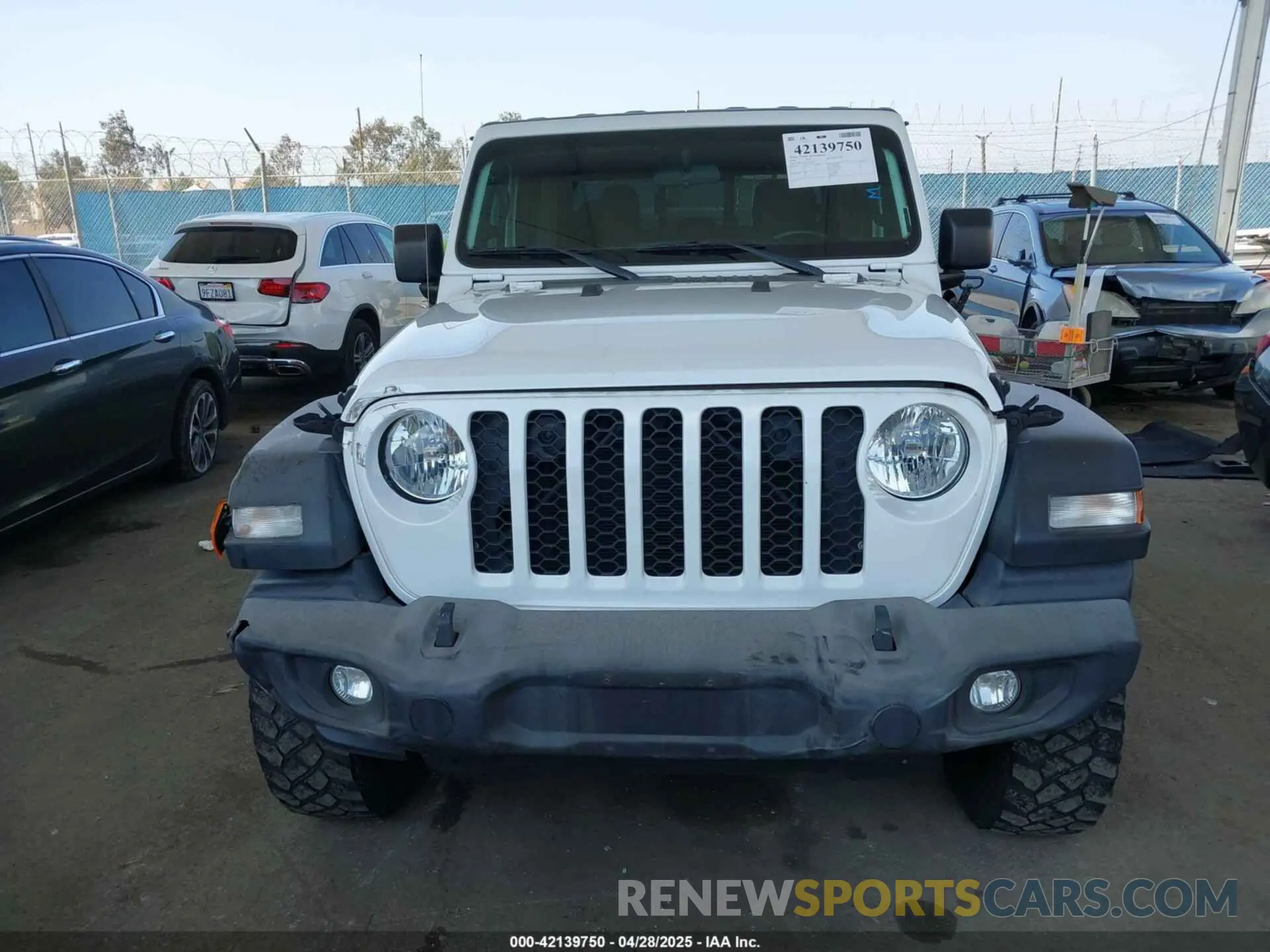 12 Photograph of a damaged car 1C6HJTAG3LL197401 JEEP GLADIATOR 2020