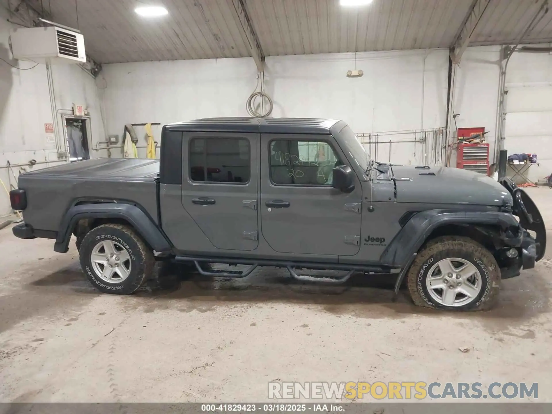 13 Photograph of a damaged car 1C6HJTAG4LL143864 JEEP GLADIATOR 2020