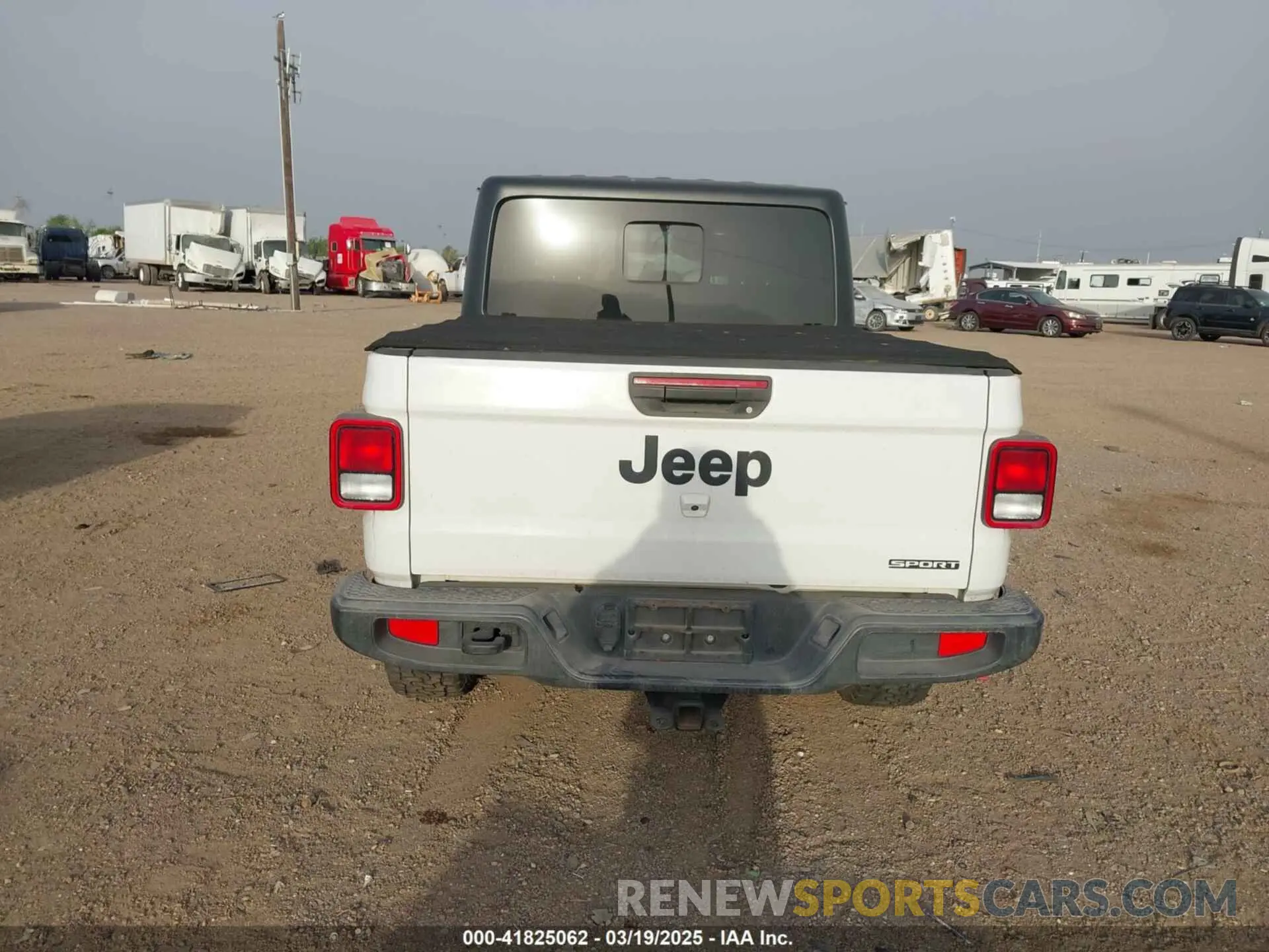 16 Photograph of a damaged car 1C6HJTAG5LL141251 JEEP GLADIATOR 2020