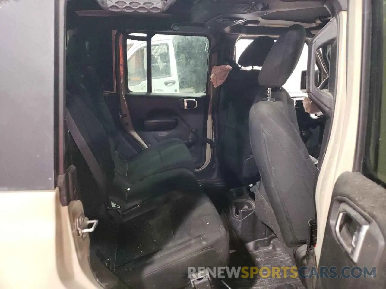 10 Photograph of a damaged car 1C6HJTAG5LL173357 JEEP GLADIATOR 2020