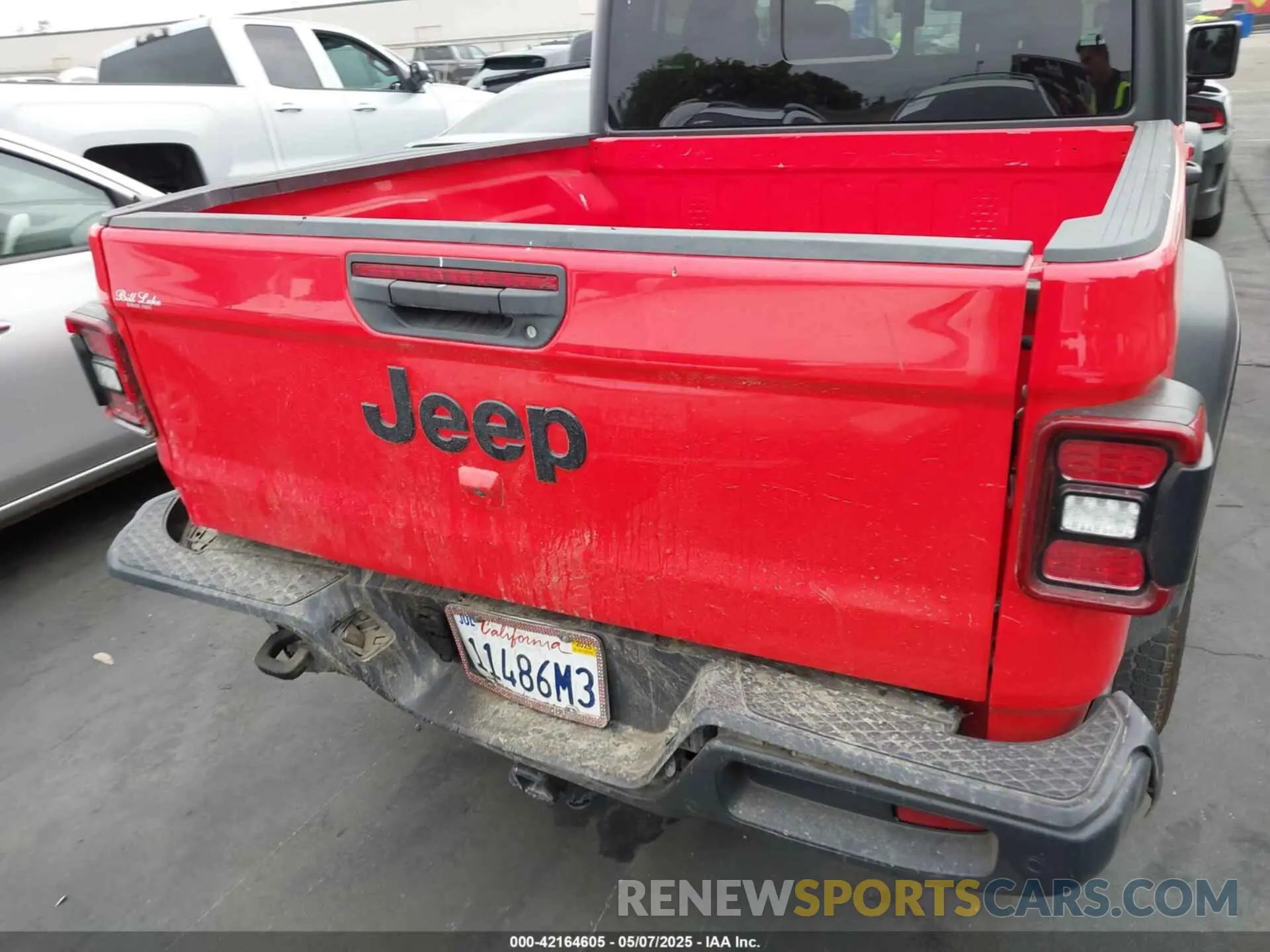 17 Photograph of a damaged car 1C6HJTAG6LL129268 JEEP GLADIATOR 2020