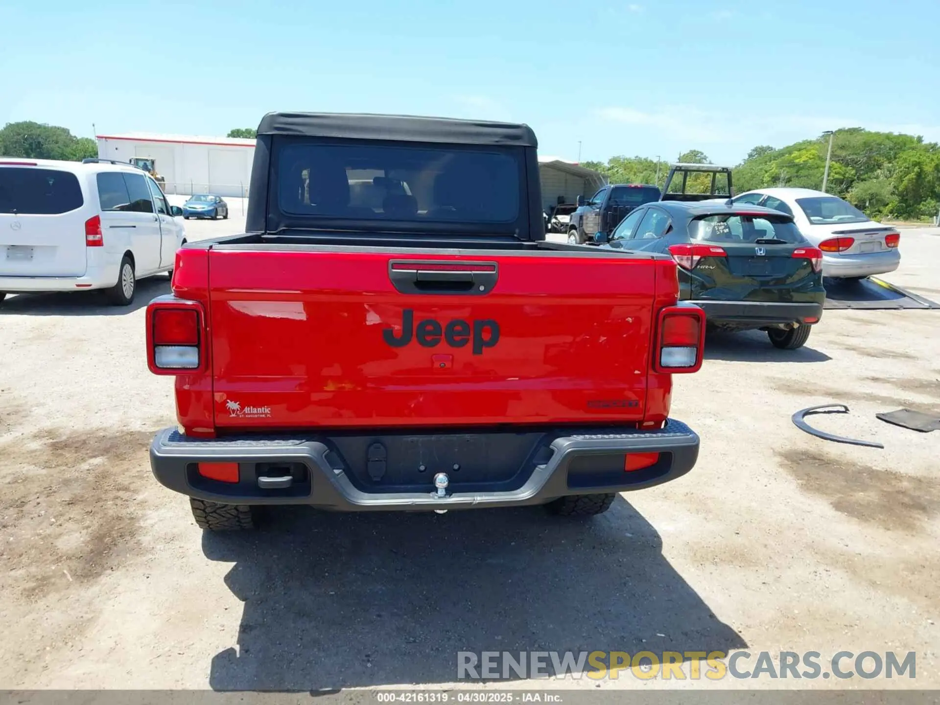 17 Photograph of a damaged car 1C6HJTAG6LL194119 JEEP GLADIATOR 2020