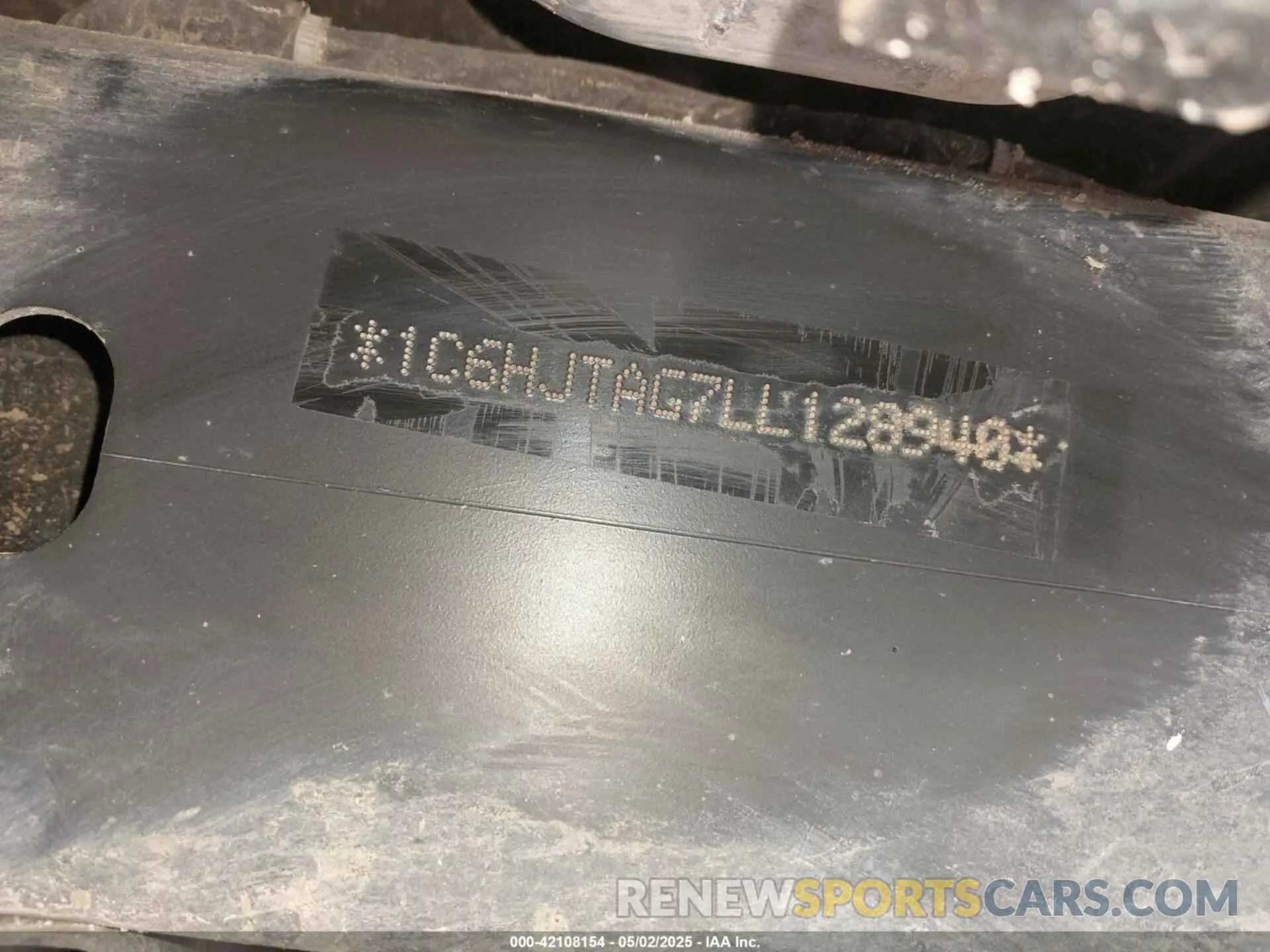 9 Photograph of a damaged car 1C6HJTAG7LL128940 JEEP GLADIATOR 2020