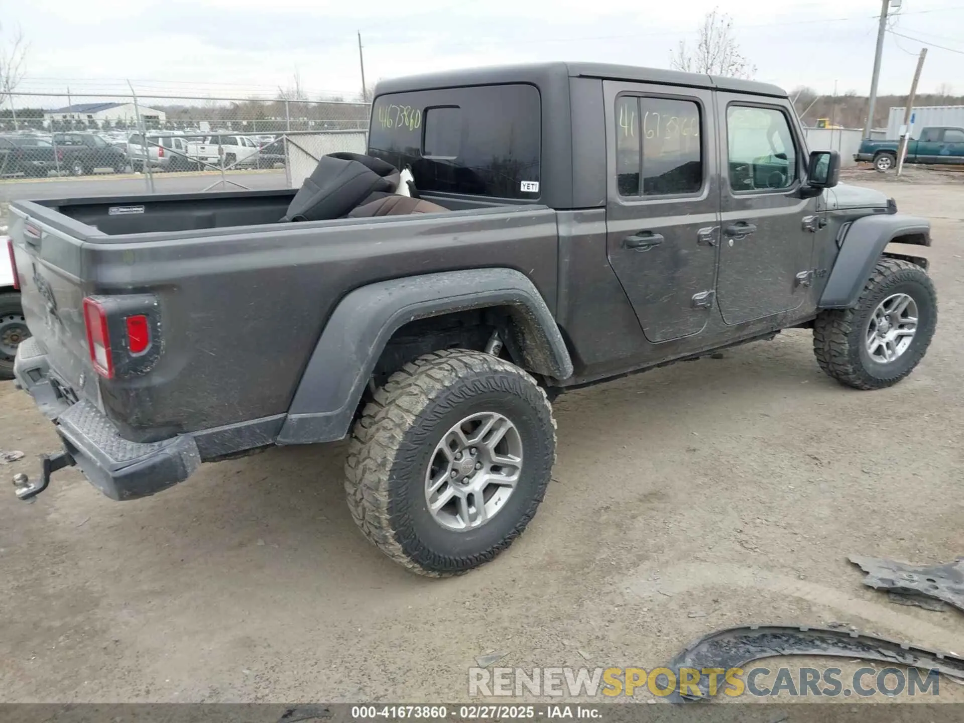 4 Photograph of a damaged car 1C6HJTAG8LL141535 JEEP GLADIATOR 2020