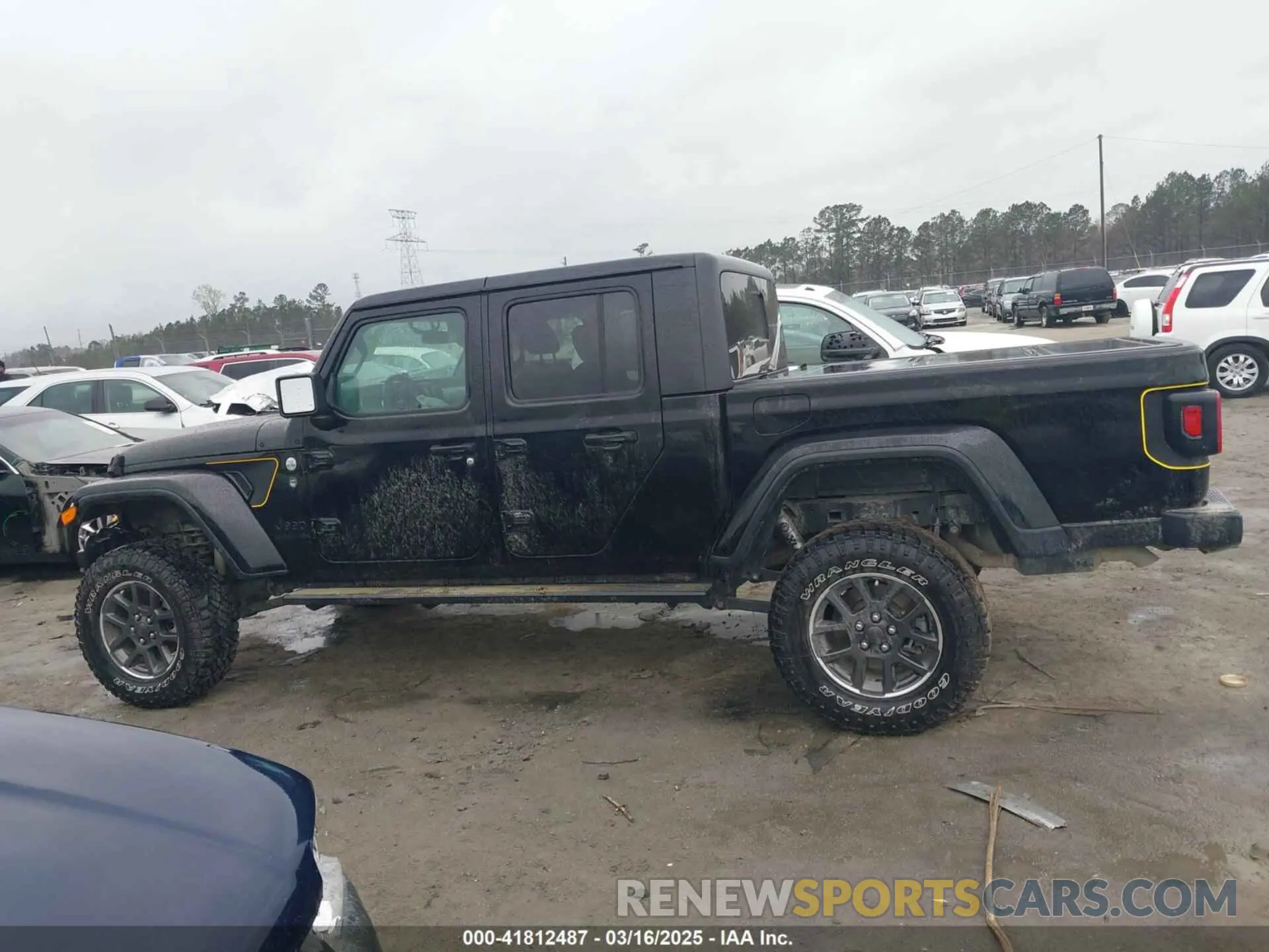 15 Photograph of a damaged car 1C6HJTAG8LL180092 JEEP GLADIATOR 2020