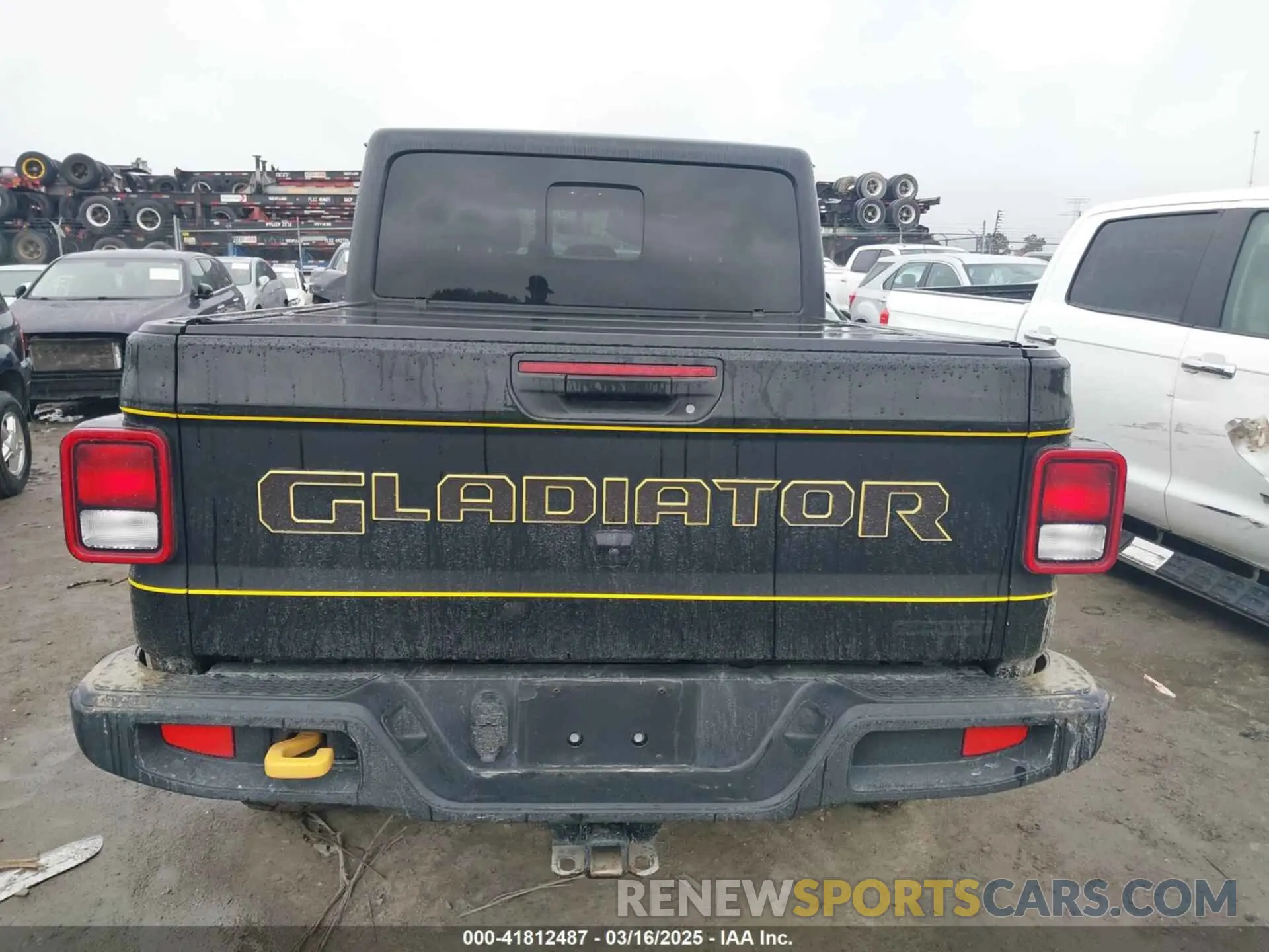 17 Photograph of a damaged car 1C6HJTAG8LL180092 JEEP GLADIATOR 2020