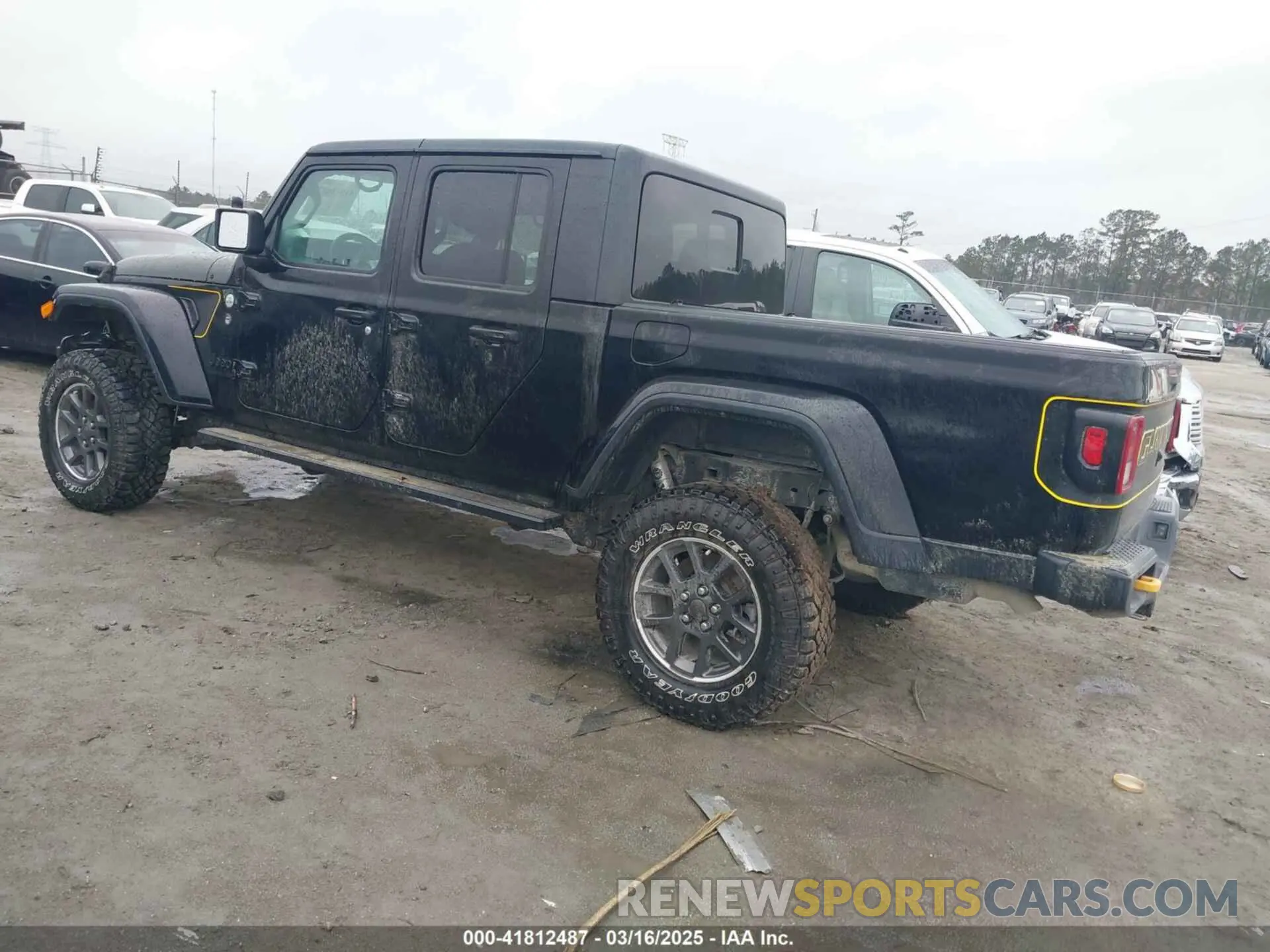 3 Photograph of a damaged car 1C6HJTAG8LL180092 JEEP GLADIATOR 2020