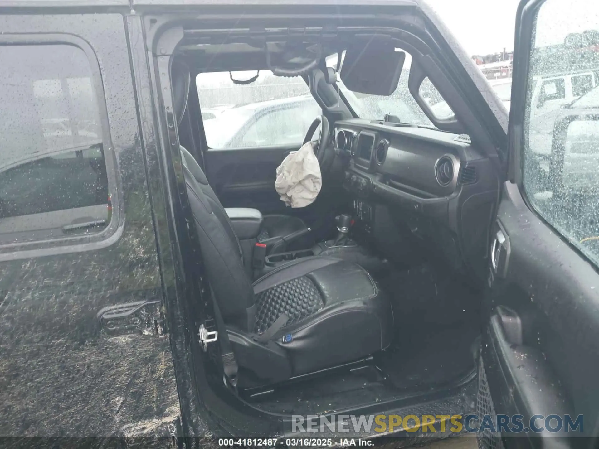 5 Photograph of a damaged car 1C6HJTAG8LL180092 JEEP GLADIATOR 2020
