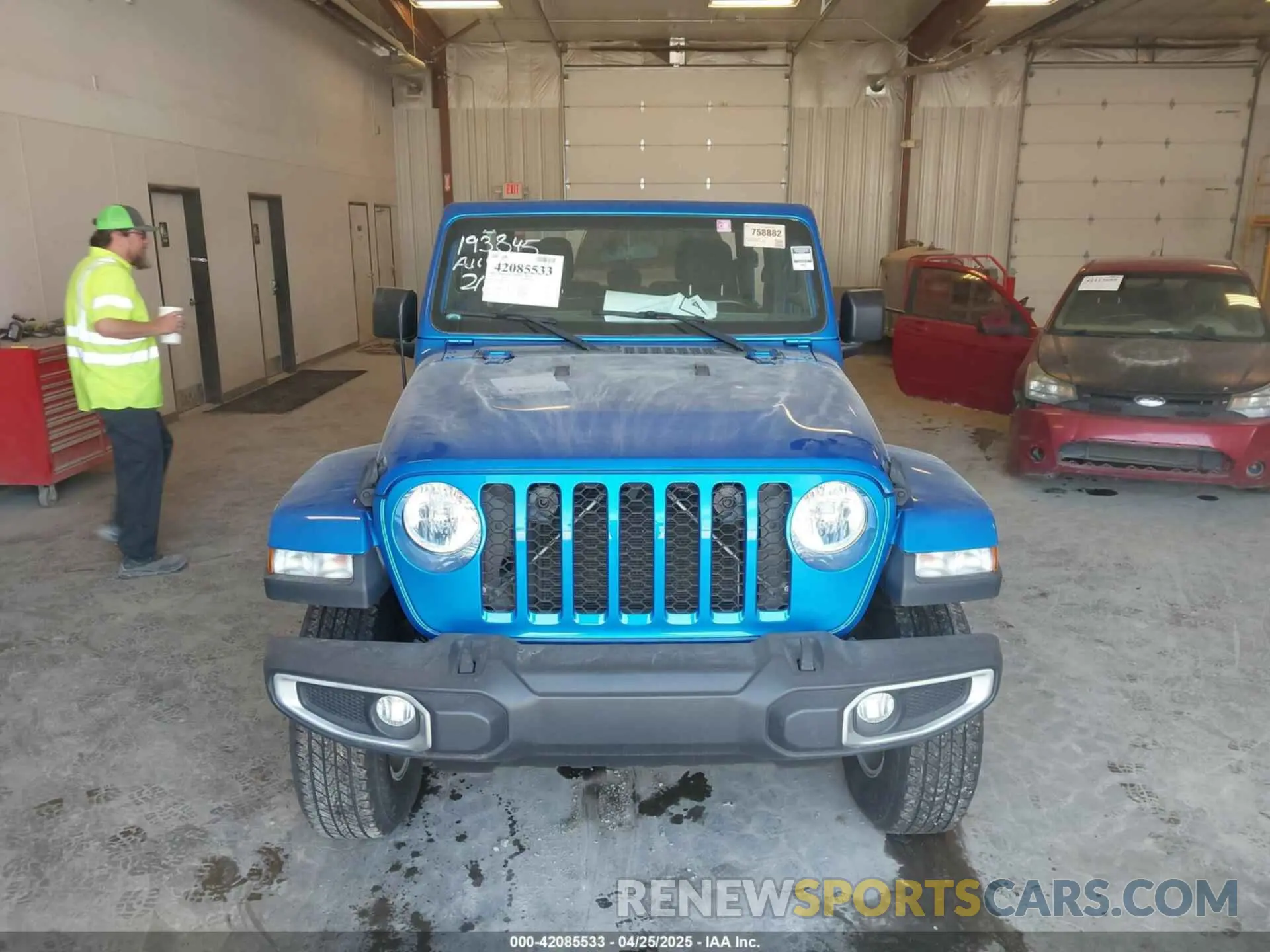 12 Photograph of a damaged car 1C6HJTAG8LL193845 JEEP GLADIATOR 2020