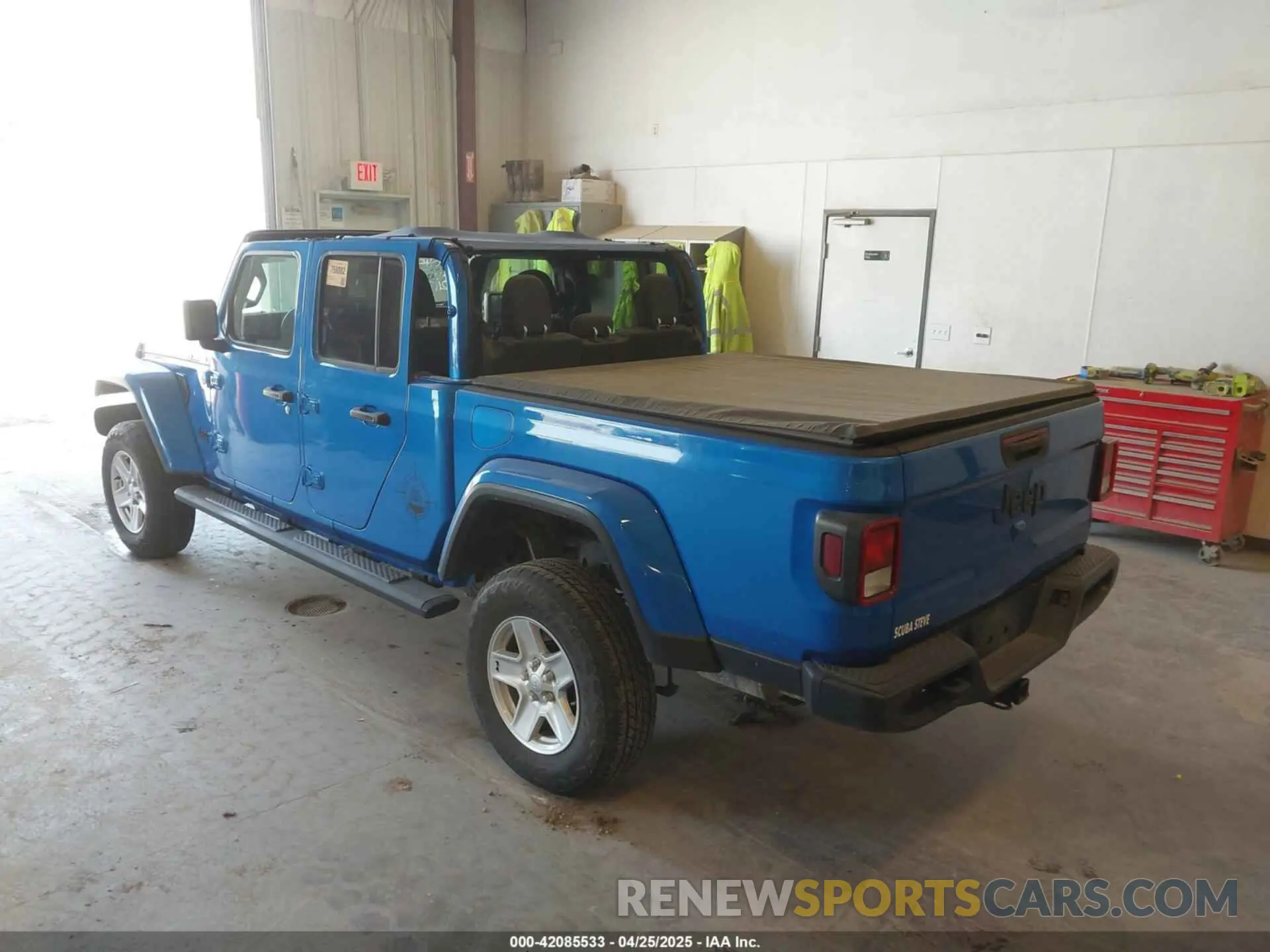3 Photograph of a damaged car 1C6HJTAG8LL193845 JEEP GLADIATOR 2020