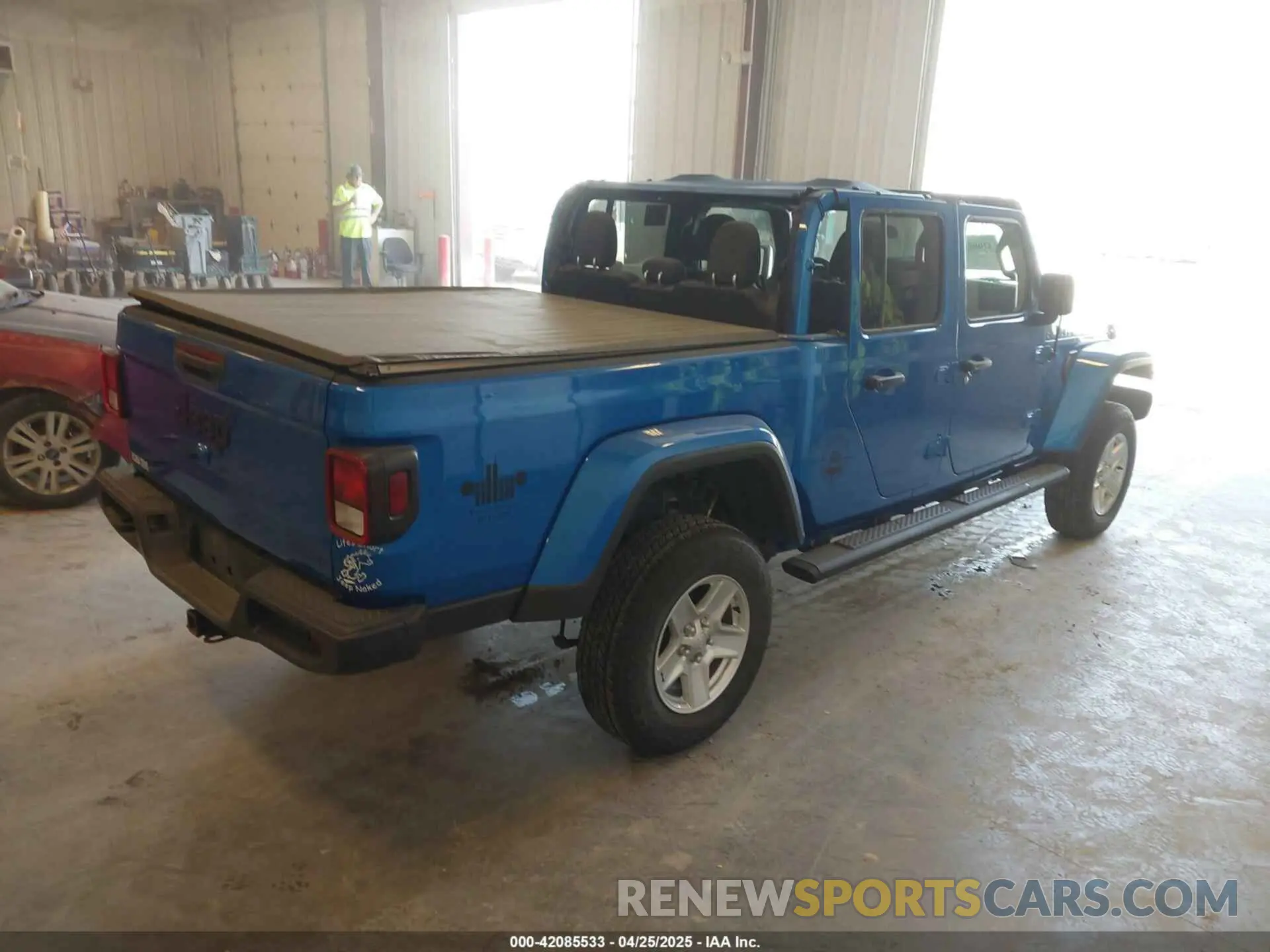 4 Photograph of a damaged car 1C6HJTAG8LL193845 JEEP GLADIATOR 2020