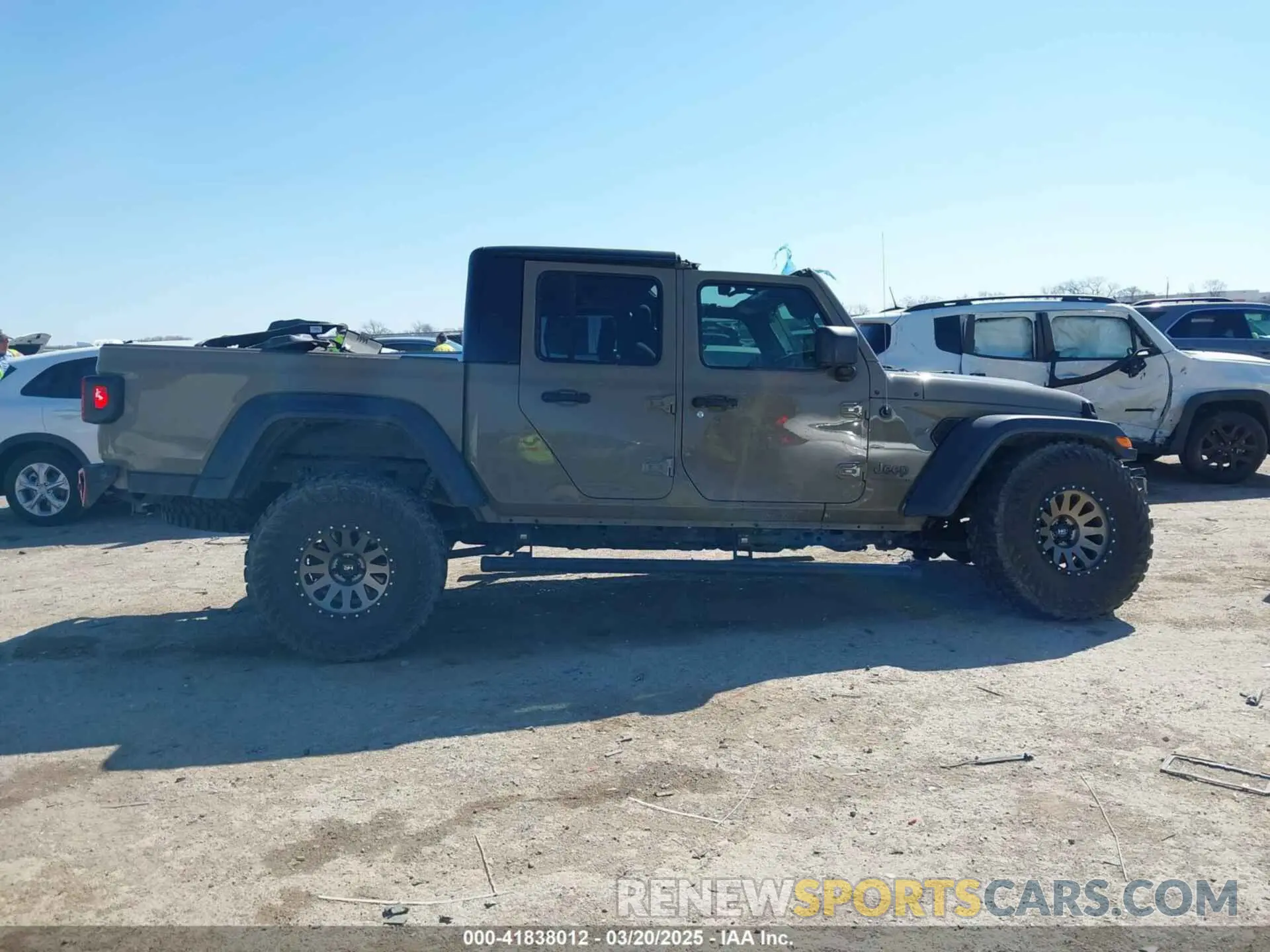 12 Photograph of a damaged car 1C6HJTAG8LL212135 JEEP GLADIATOR 2020
