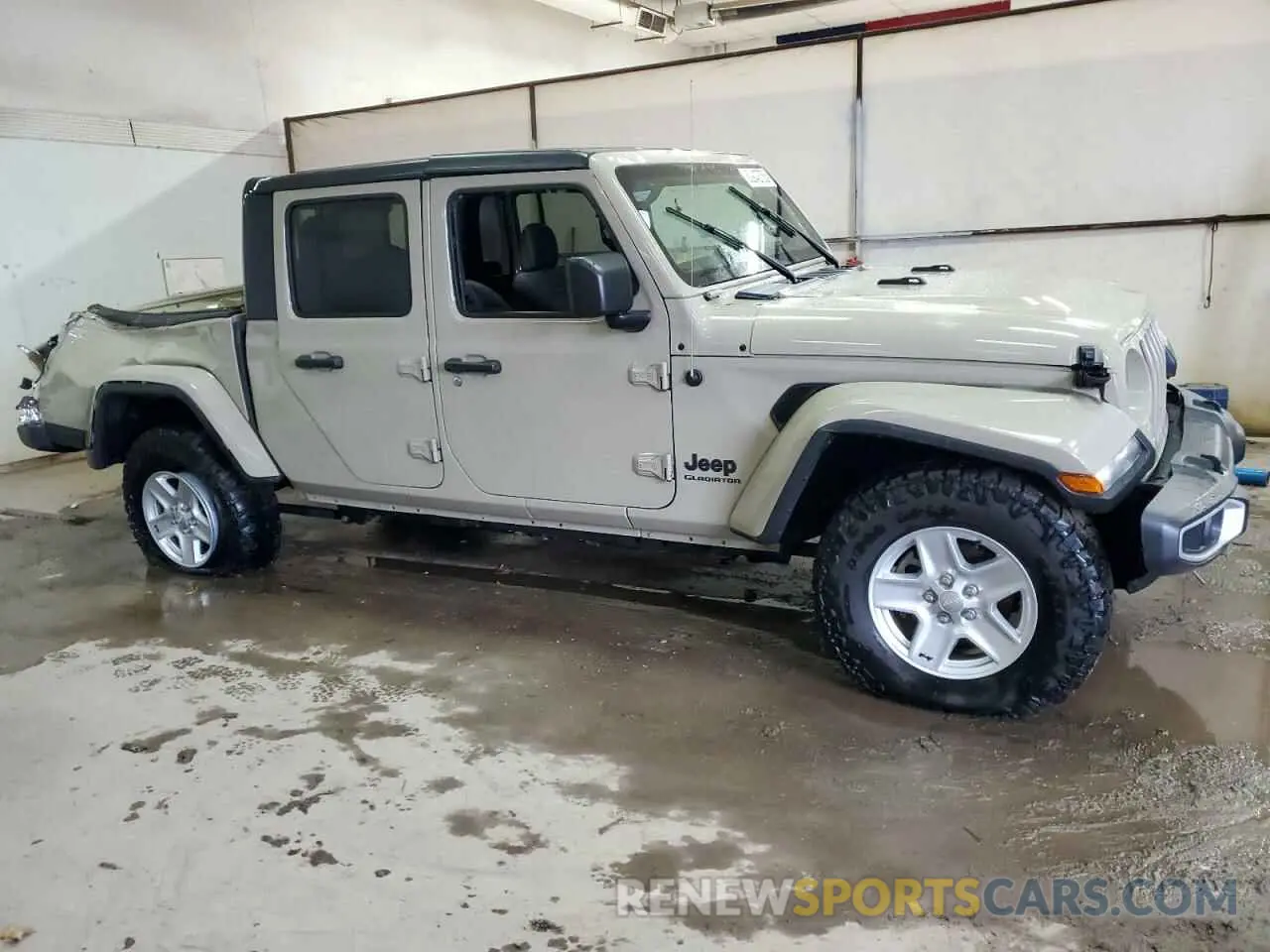 4 Photograph of a damaged car 1C6HJTAG9LL194549 JEEP GLADIATOR 2020