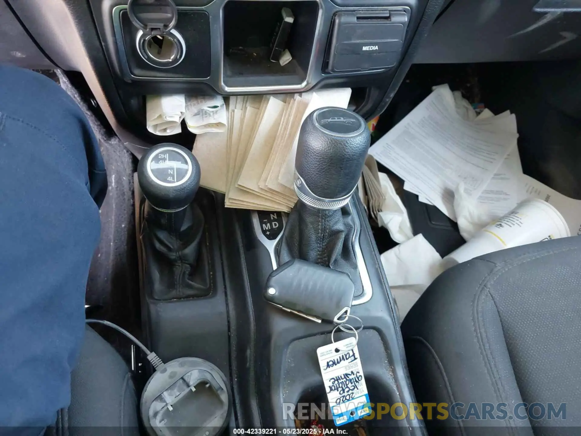 11 Photograph of a damaged car 1C6HJTAGXLL197315 JEEP GLADIATOR 2020