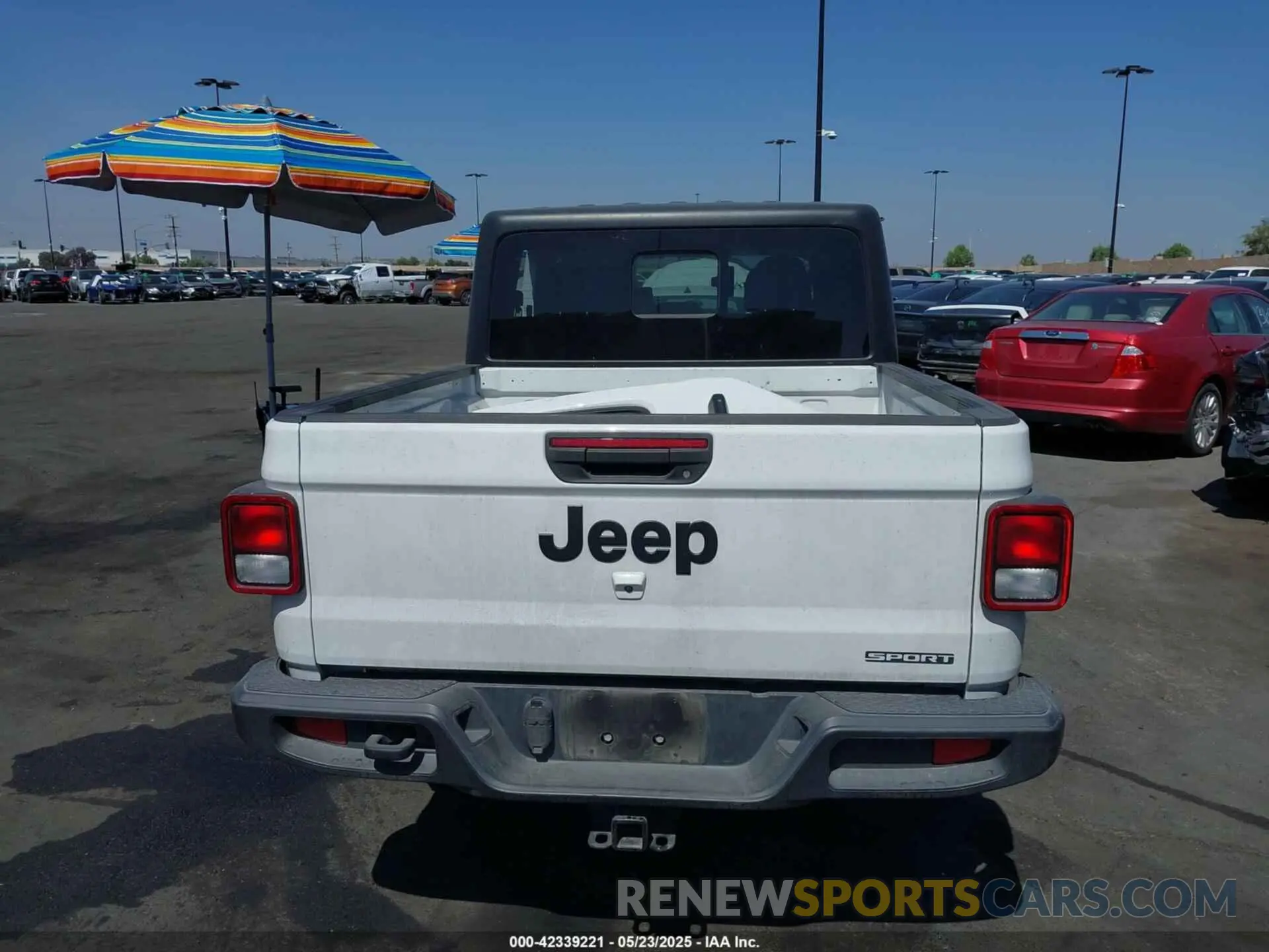 17 Photograph of a damaged car 1C6HJTAGXLL197315 JEEP GLADIATOR 2020