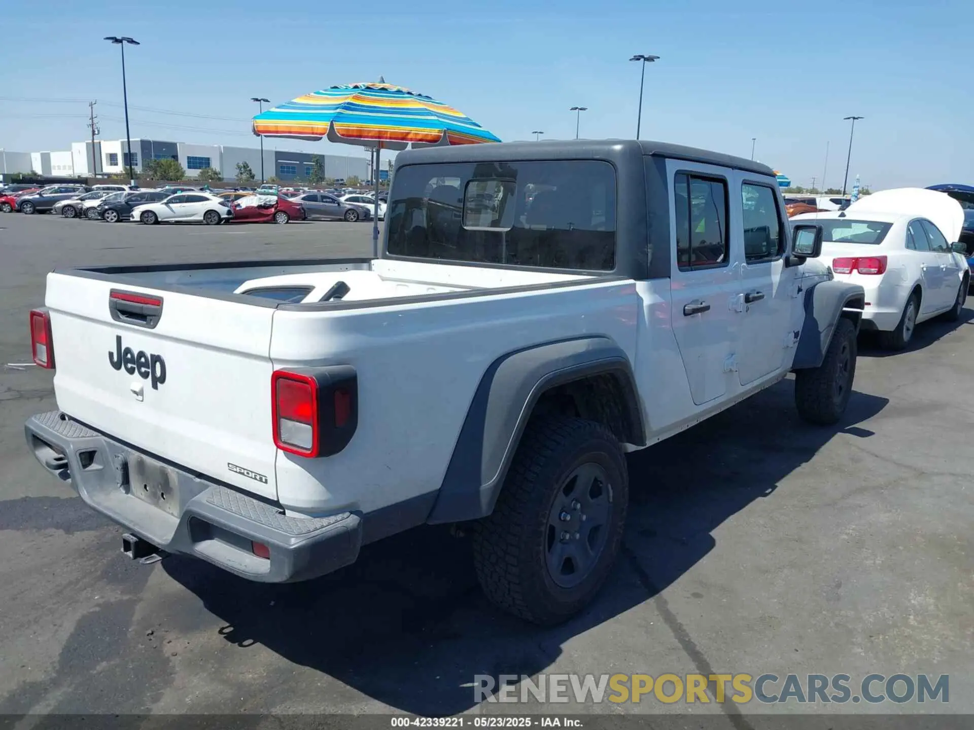 4 Photograph of a damaged car 1C6HJTAGXLL197315 JEEP GLADIATOR 2020