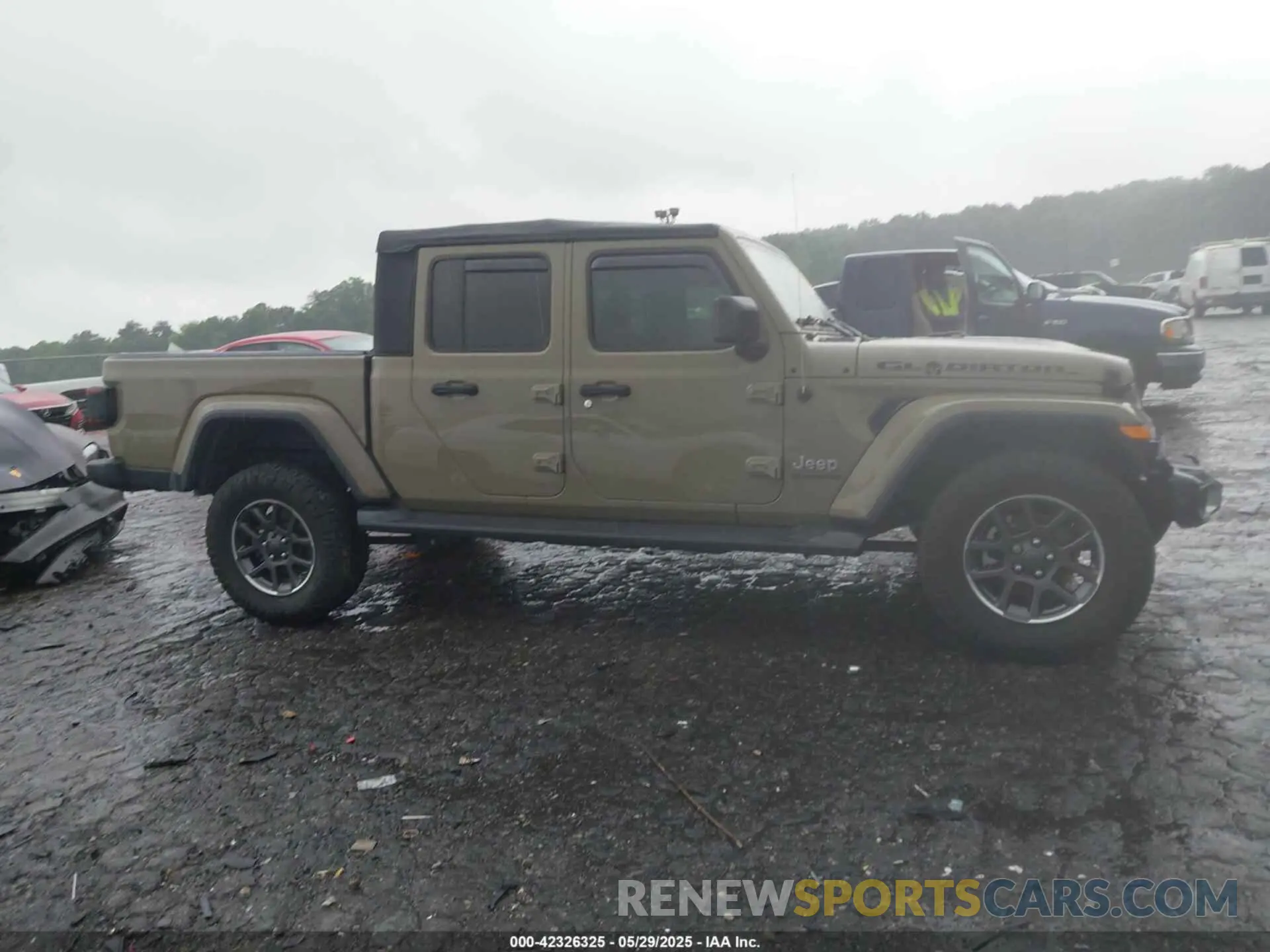 13 Photograph of a damaged car 1C6HJTFG0LL160699 JEEP GLADIATOR 2020