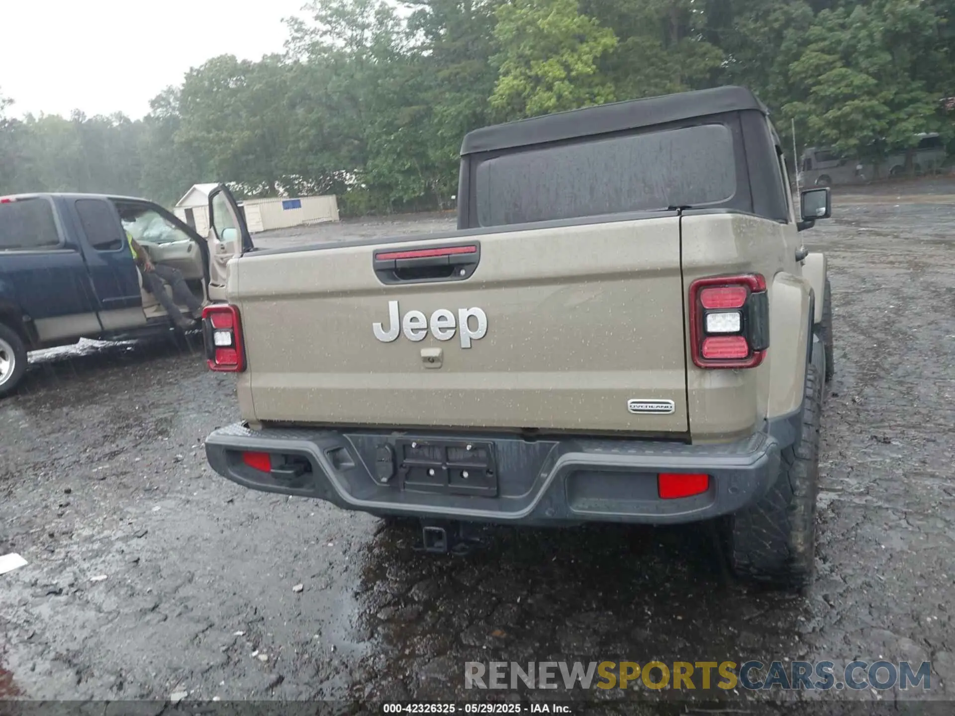 16 Photograph of a damaged car 1C6HJTFG0LL160699 JEEP GLADIATOR 2020