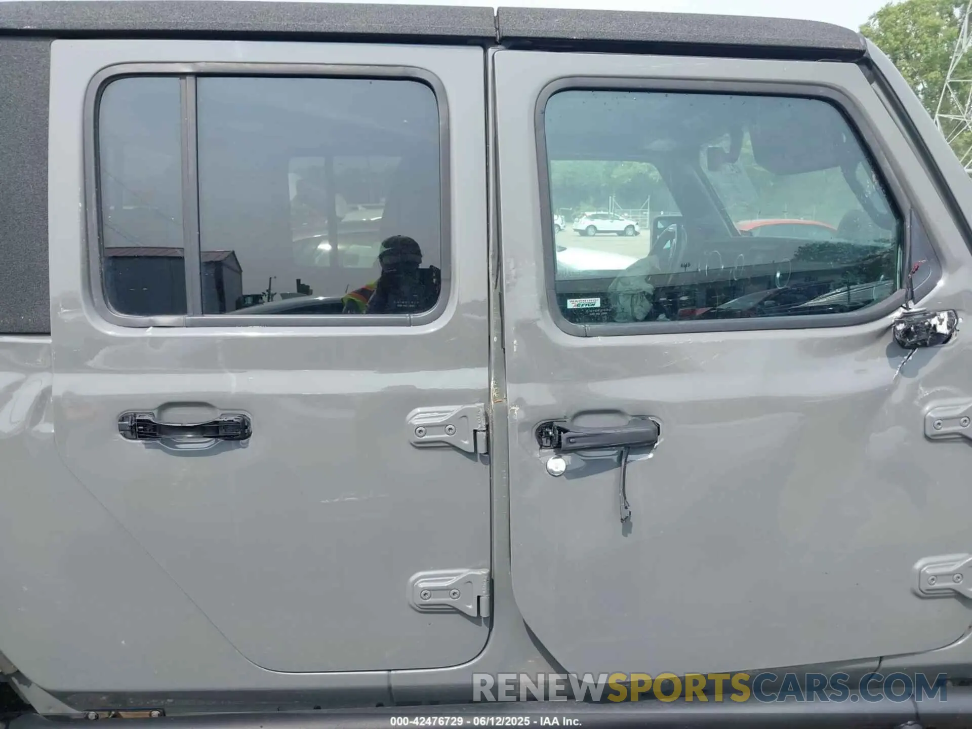 14 Photograph of a damaged car 1C6HJTFG0LL169628 JEEP GLADIATOR 2020
