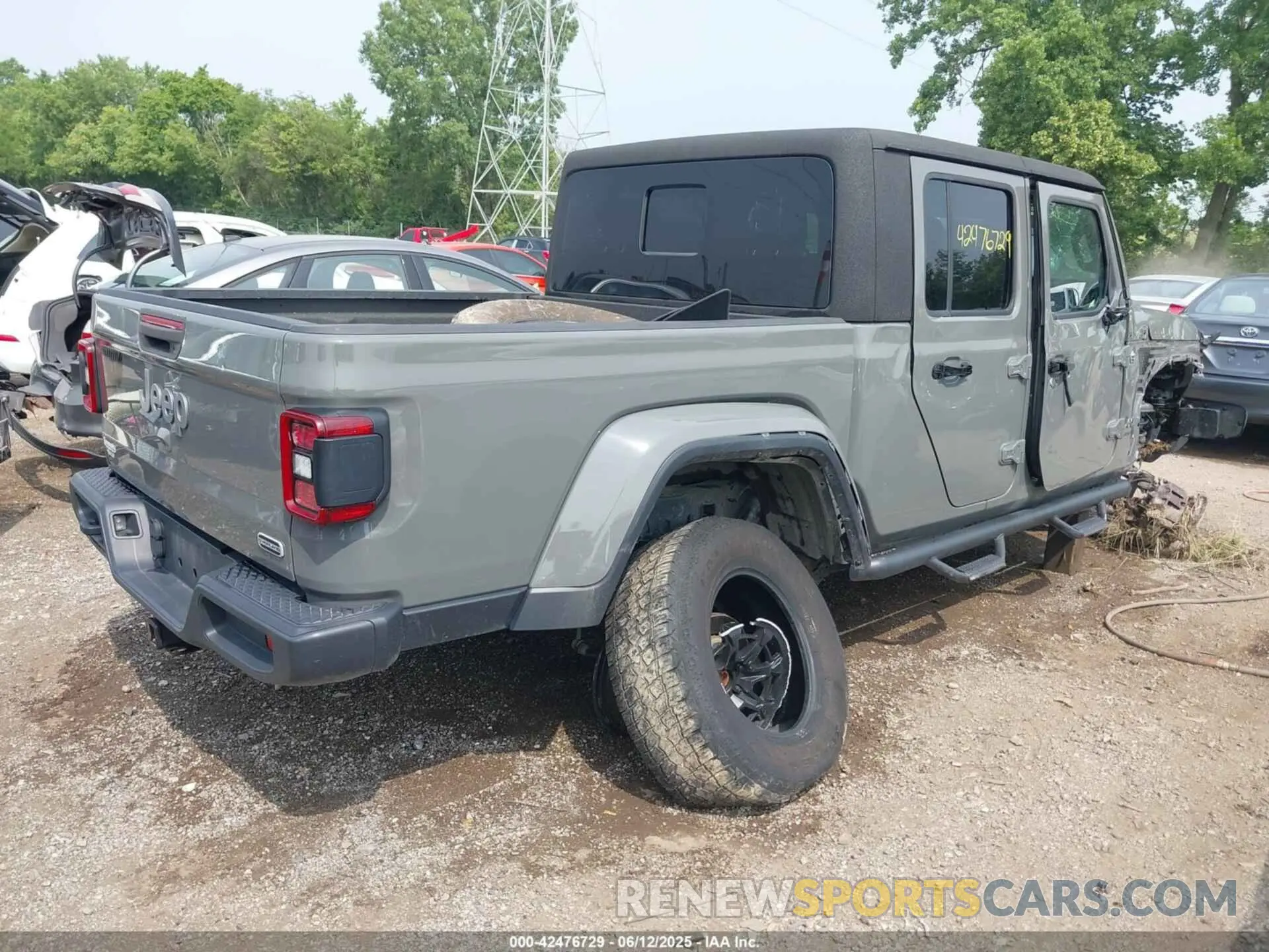 4 Photograph of a damaged car 1C6HJTFG0LL169628 JEEP GLADIATOR 2020