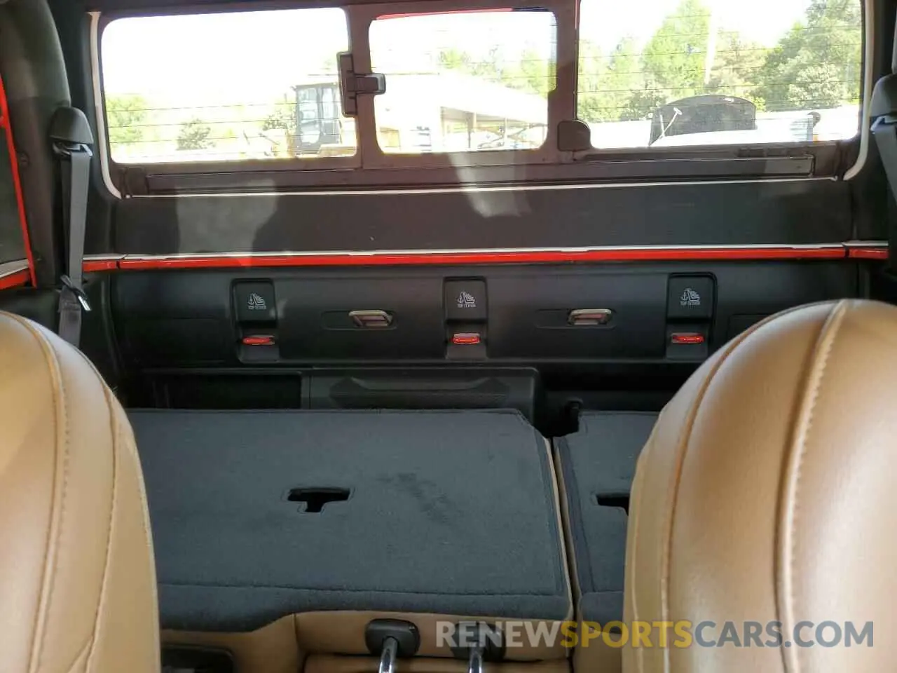 10 Photograph of a damaged car 1C6HJTFG1LL198586 JEEP GLADIATOR 2020
