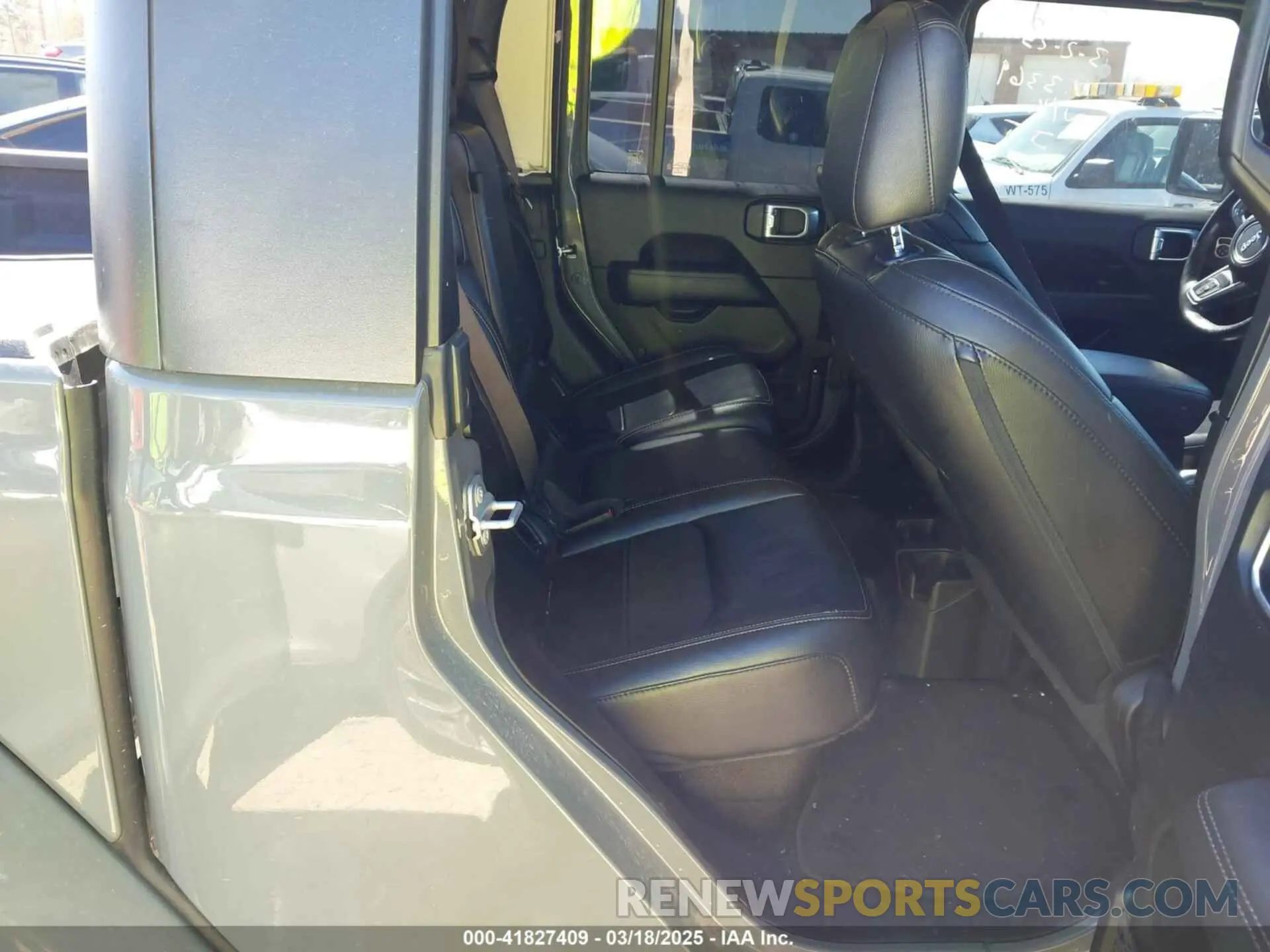 8 Photograph of a damaged car 1C6HJTFG4LL143369 JEEP GLADIATOR 2020