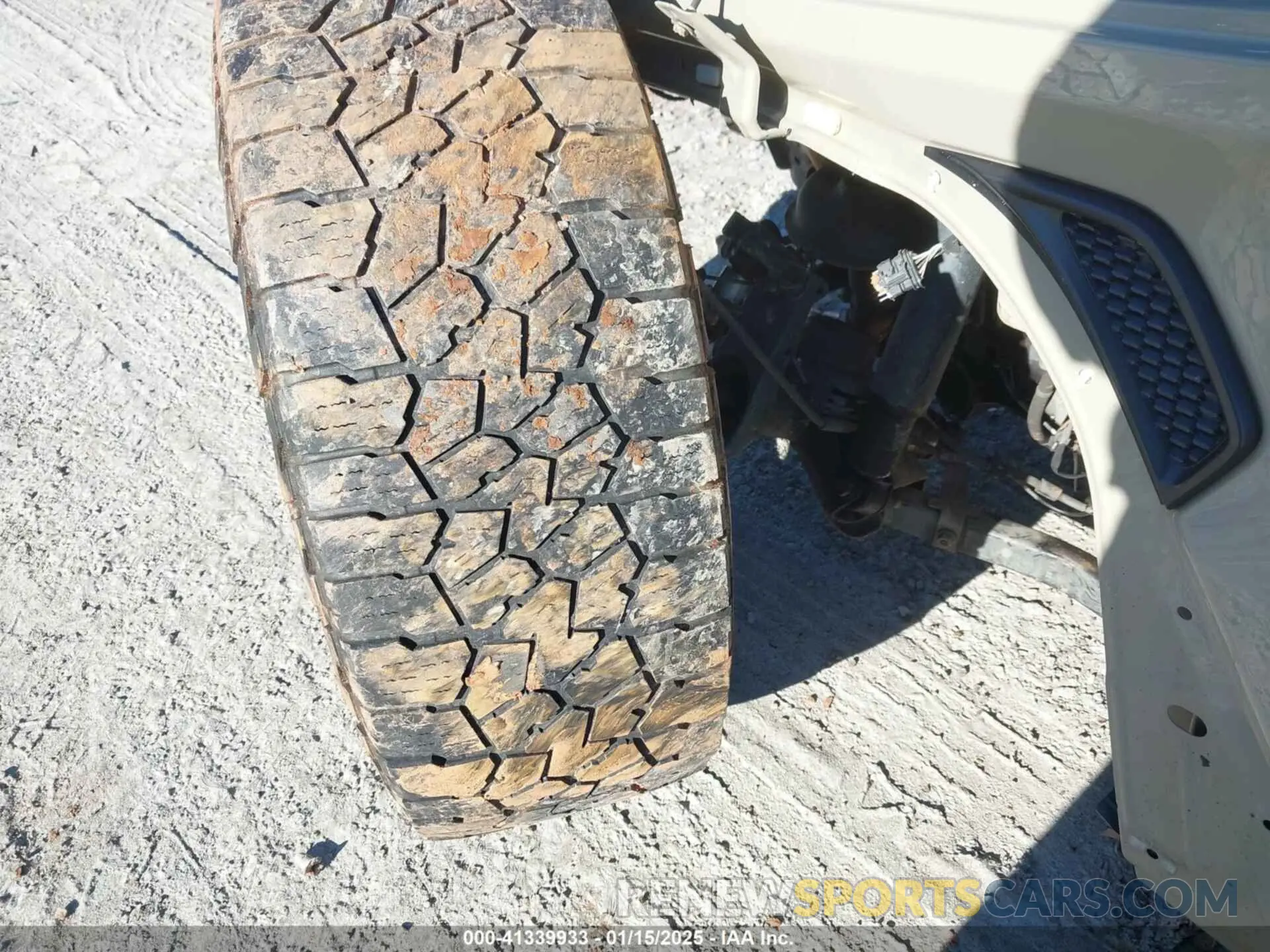 17 Photograph of a damaged car 1C6HJTFG4LL169647 JEEP GLADIATOR 2020