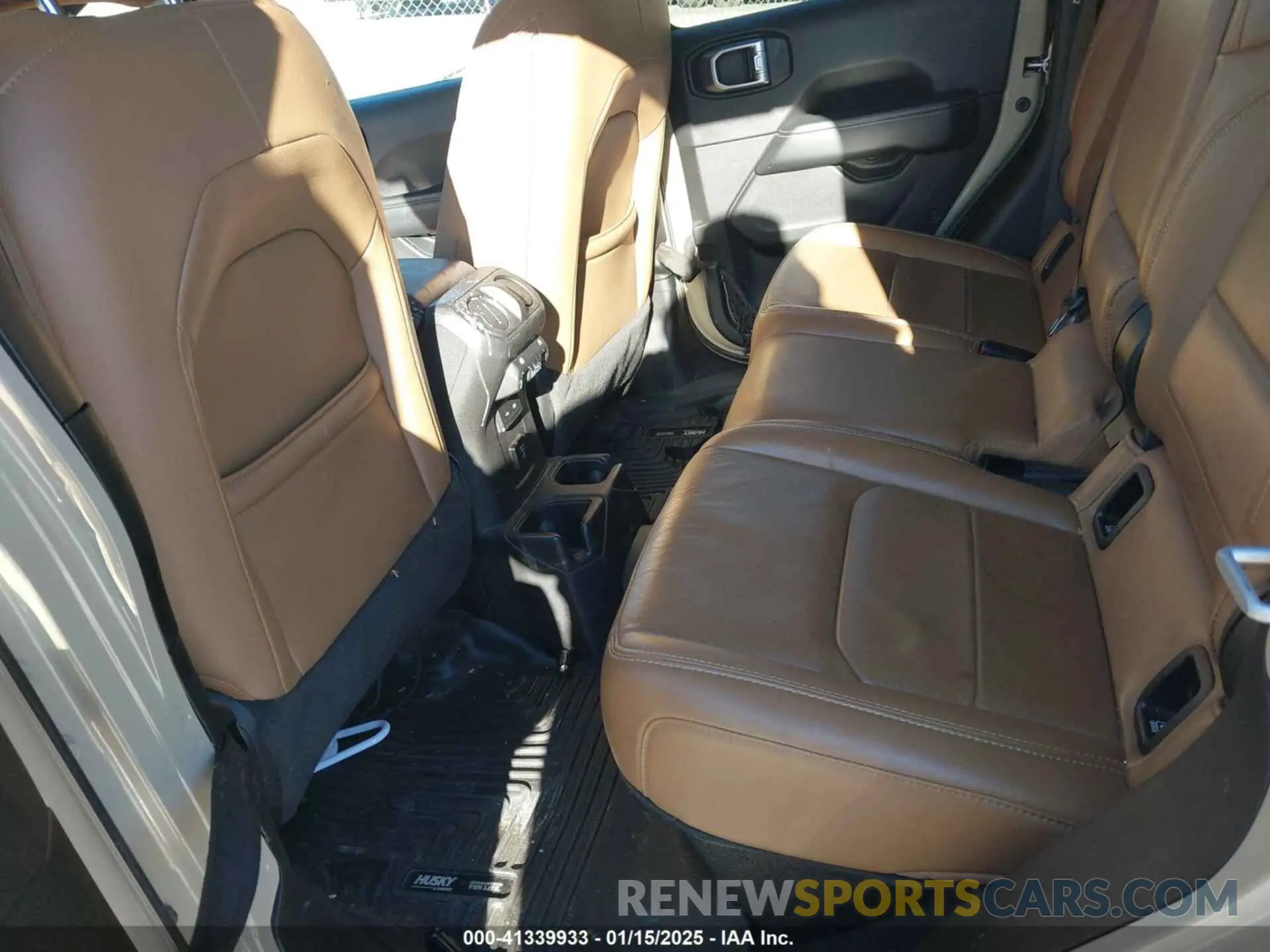 8 Photograph of a damaged car 1C6HJTFG4LL169647 JEEP GLADIATOR 2020