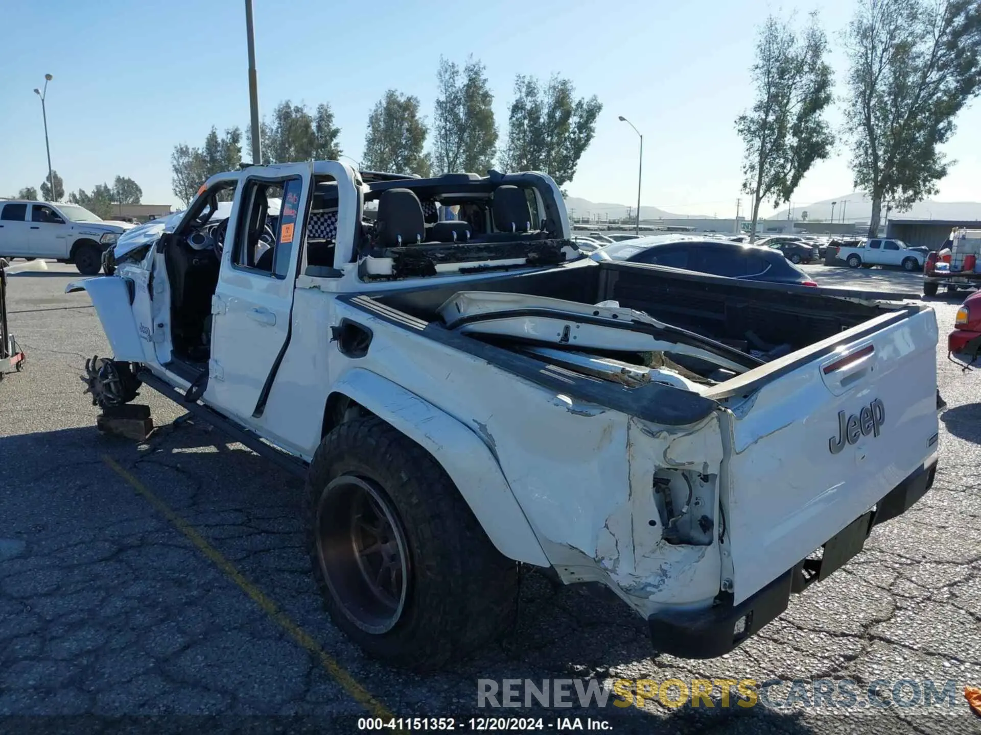 3 Photograph of a damaged car 1C6HJTFGXLL127886 JEEP GLADIATOR 2020