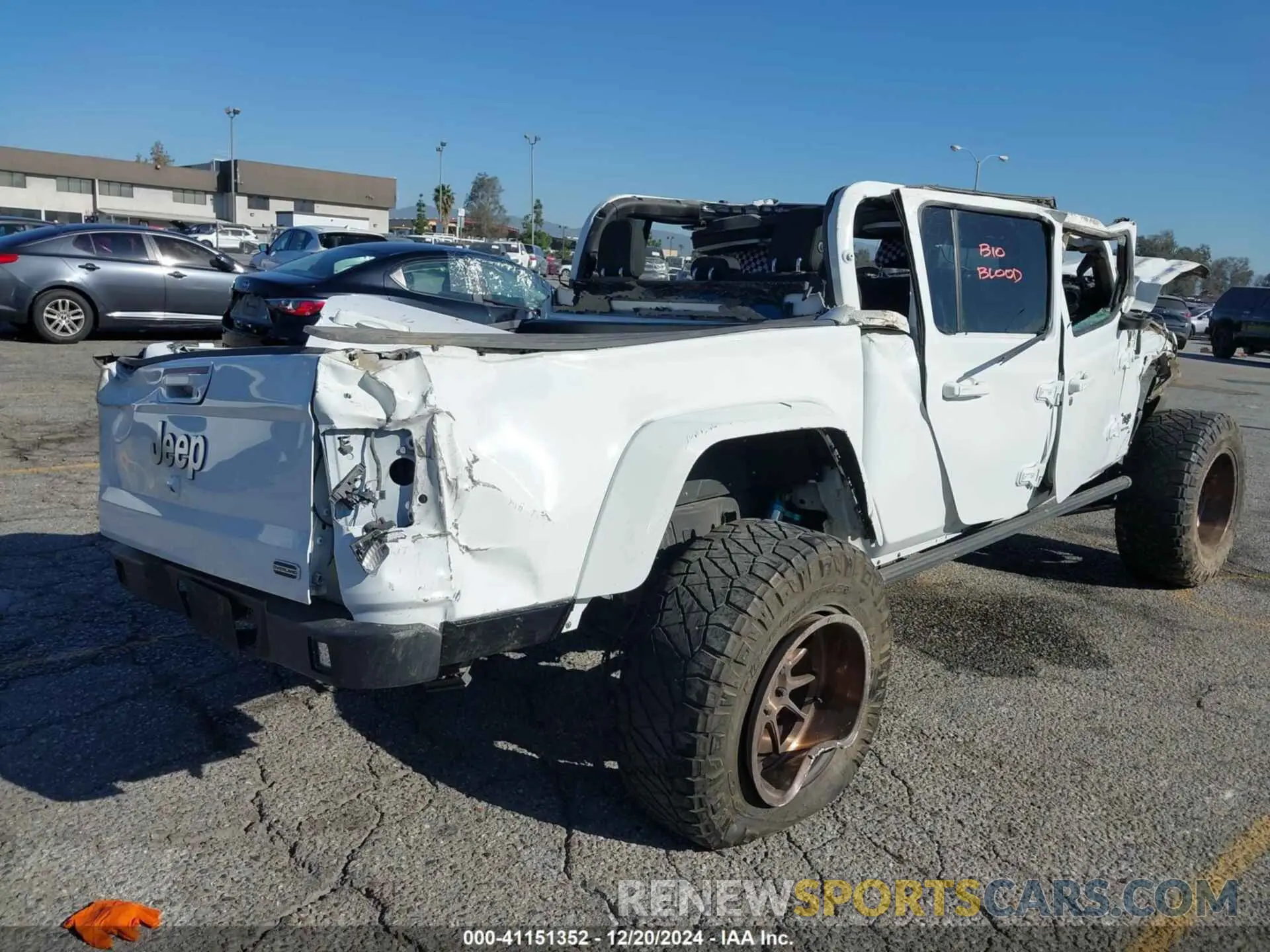 4 Photograph of a damaged car 1C6HJTFGXLL127886 JEEP GLADIATOR 2020