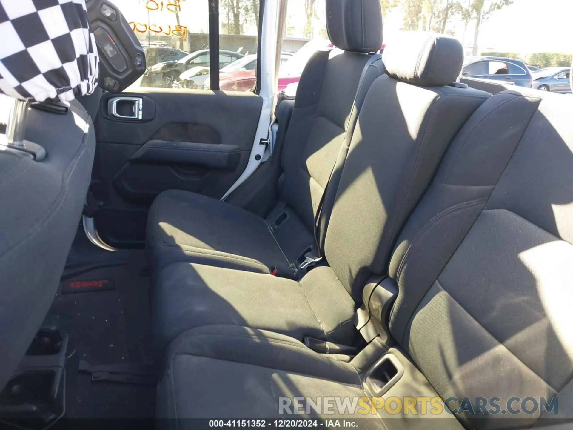 8 Photograph of a damaged car 1C6HJTFGXLL127886 JEEP GLADIATOR 2020