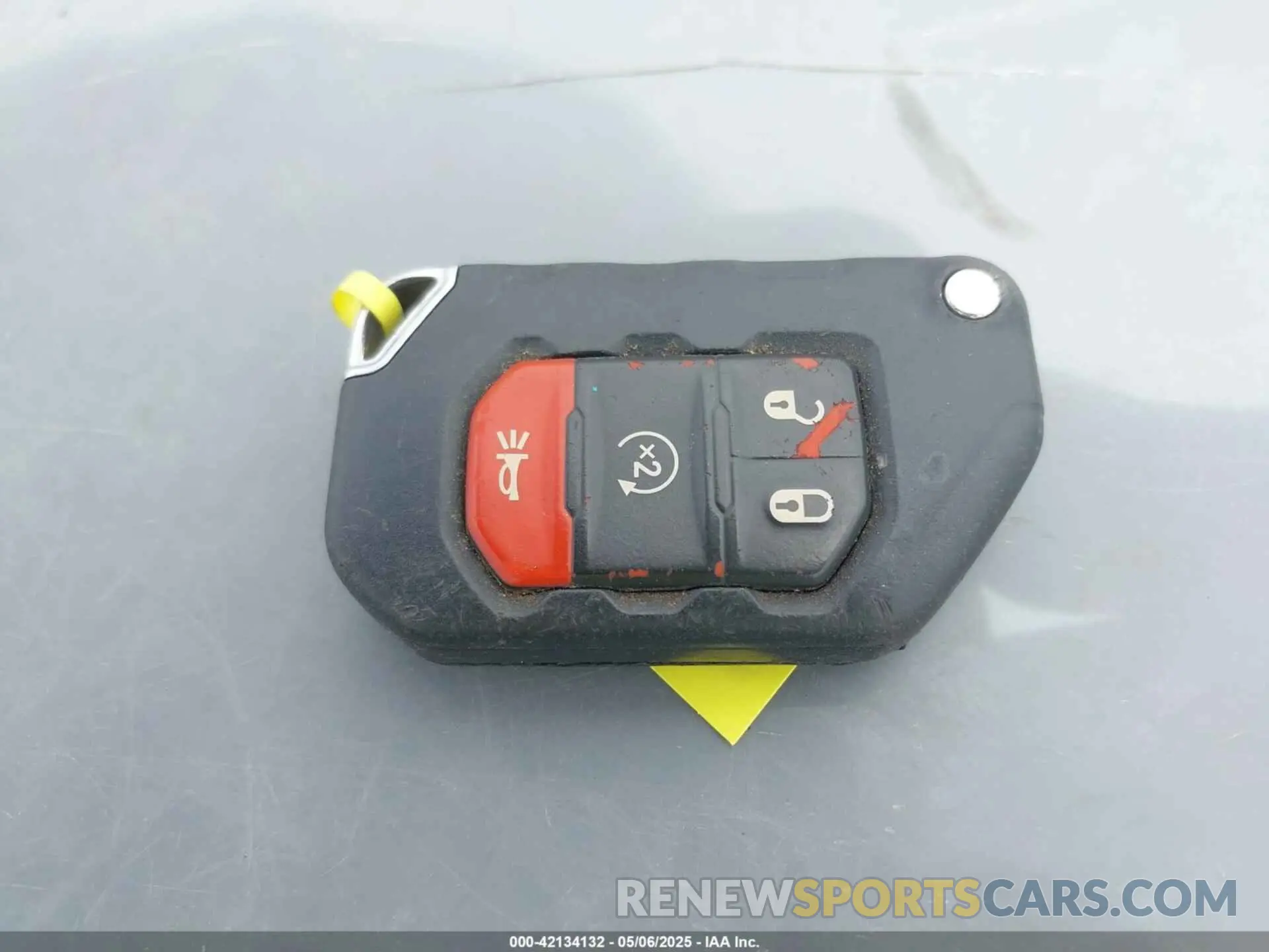 11 Photograph of a damaged car 1C6JJTAG1LL108622 JEEP GLADIATOR 2020