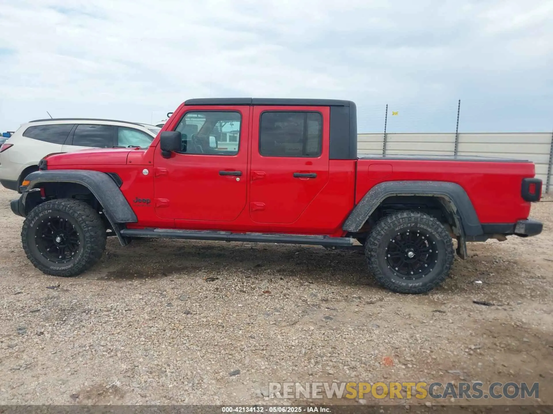 14 Photograph of a damaged car 1C6JJTAG1LL108622 JEEP GLADIATOR 2020