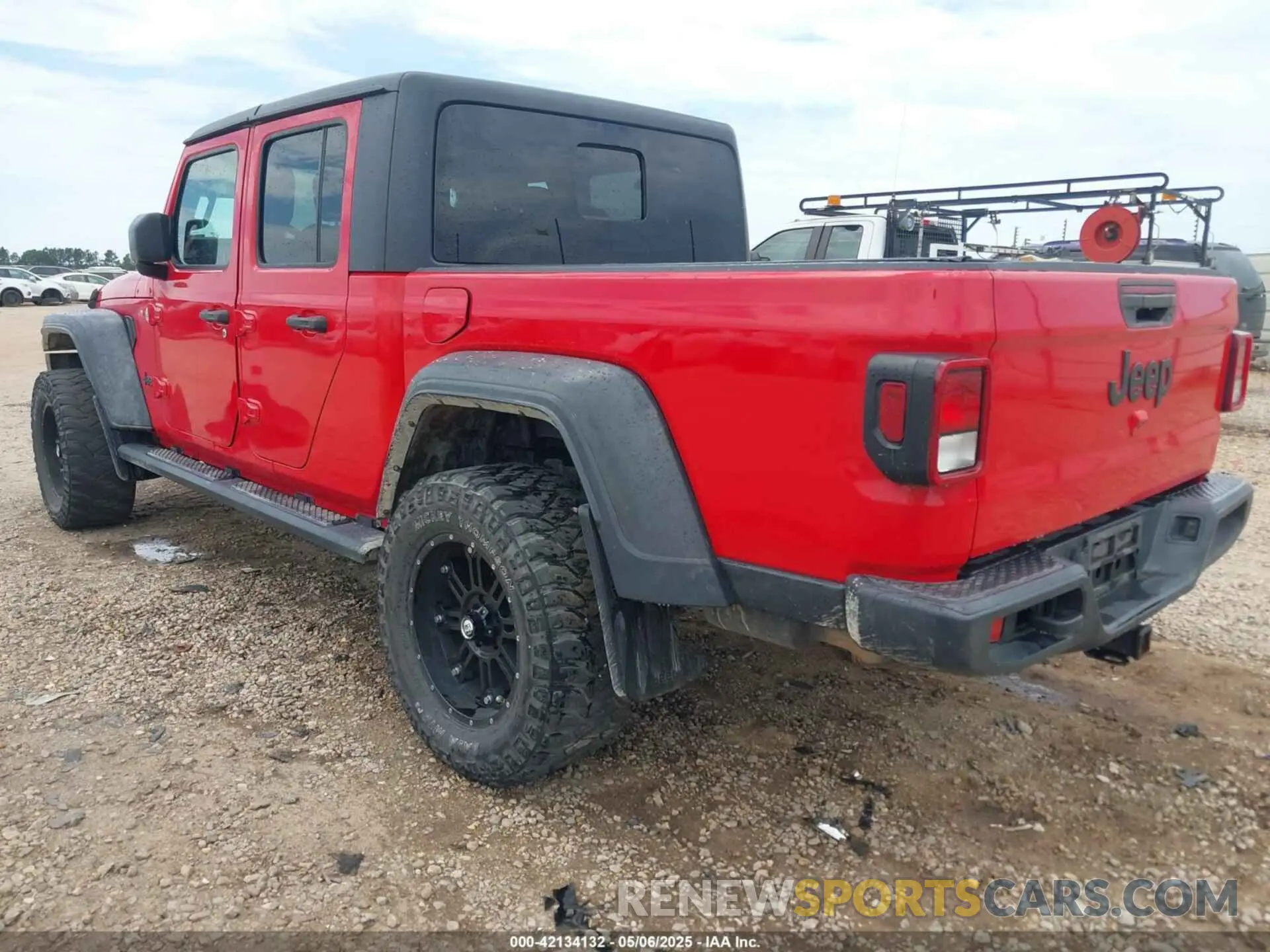 3 Photograph of a damaged car 1C6JJTAG1LL108622 JEEP GLADIATOR 2020