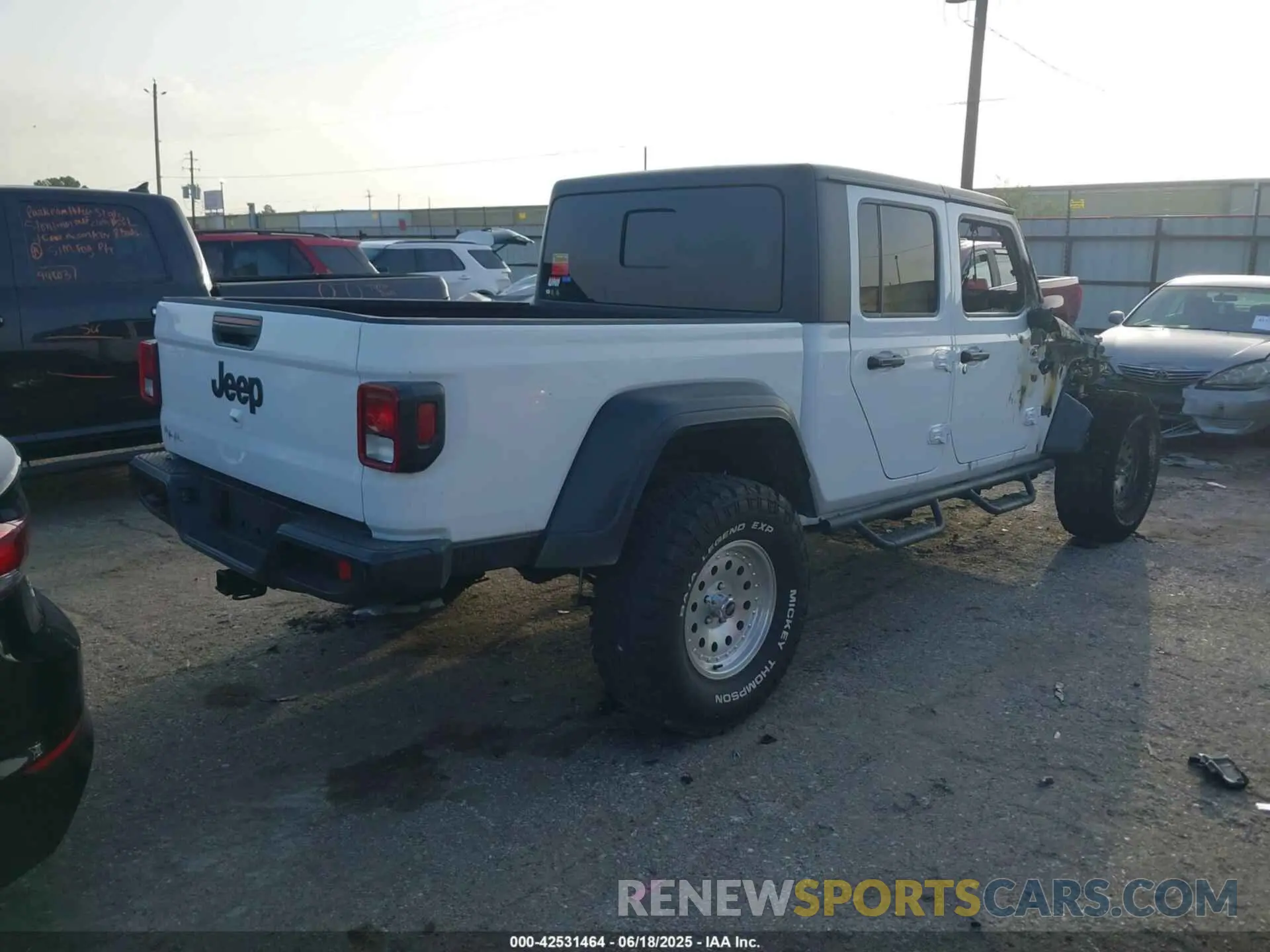 4 Photograph of a damaged car 1C6JJTAG2LL181191 JEEP GLADIATOR 2020