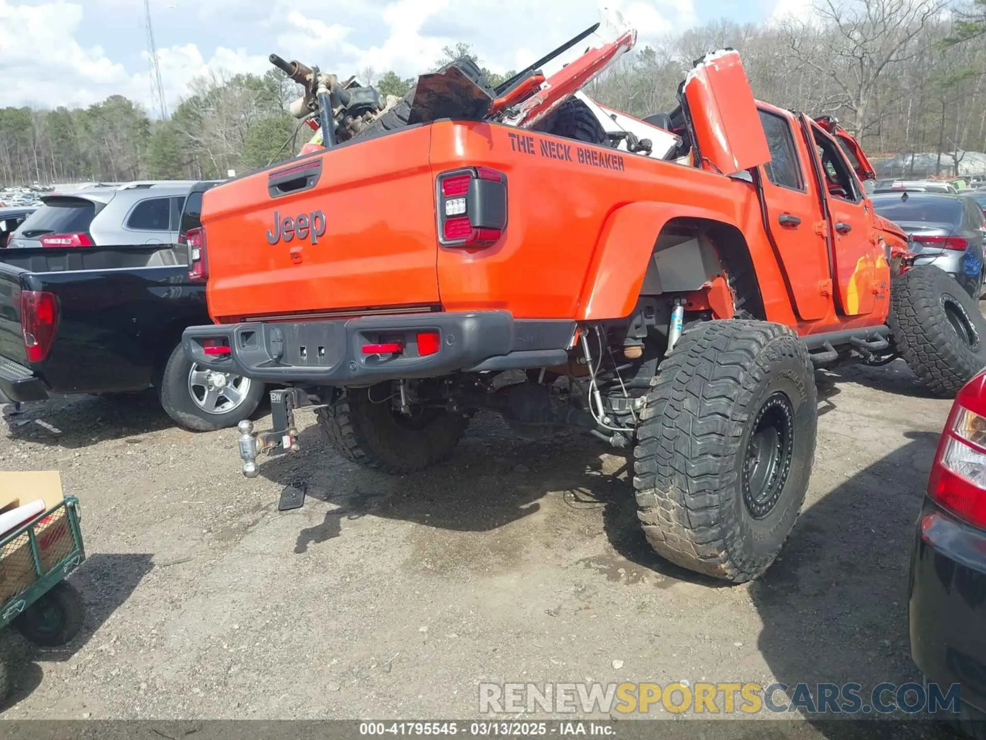 4 Photograph of a damaged car 1C6JJTBG0LL164890 JEEP GLADIATOR 2020