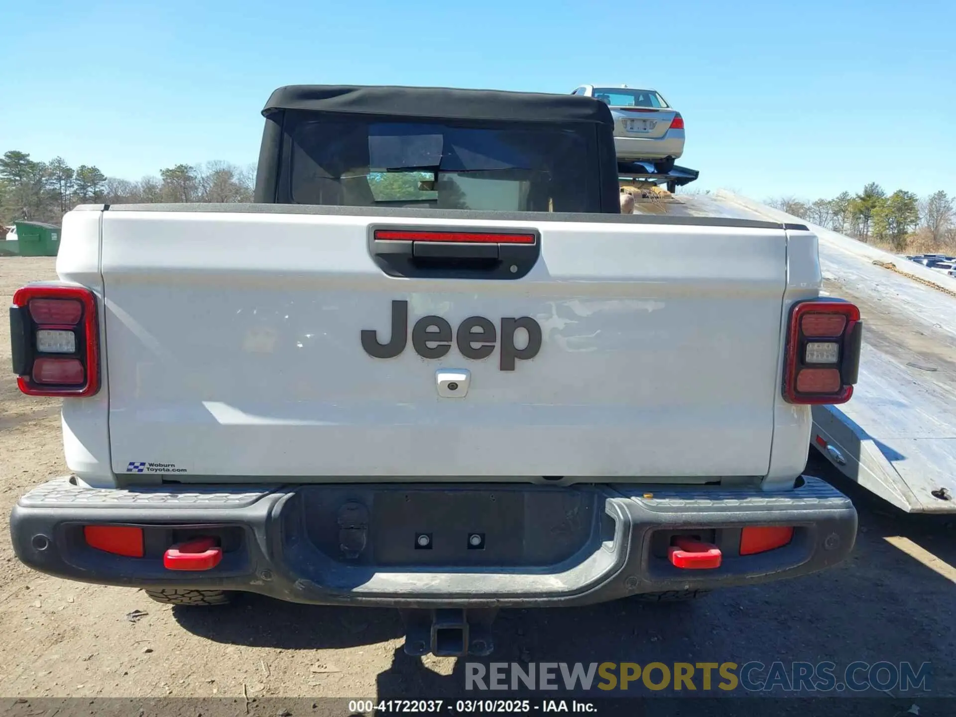 17 Photograph of a damaged car 1C6JJTBG1LL181875 JEEP GLADIATOR 2020
