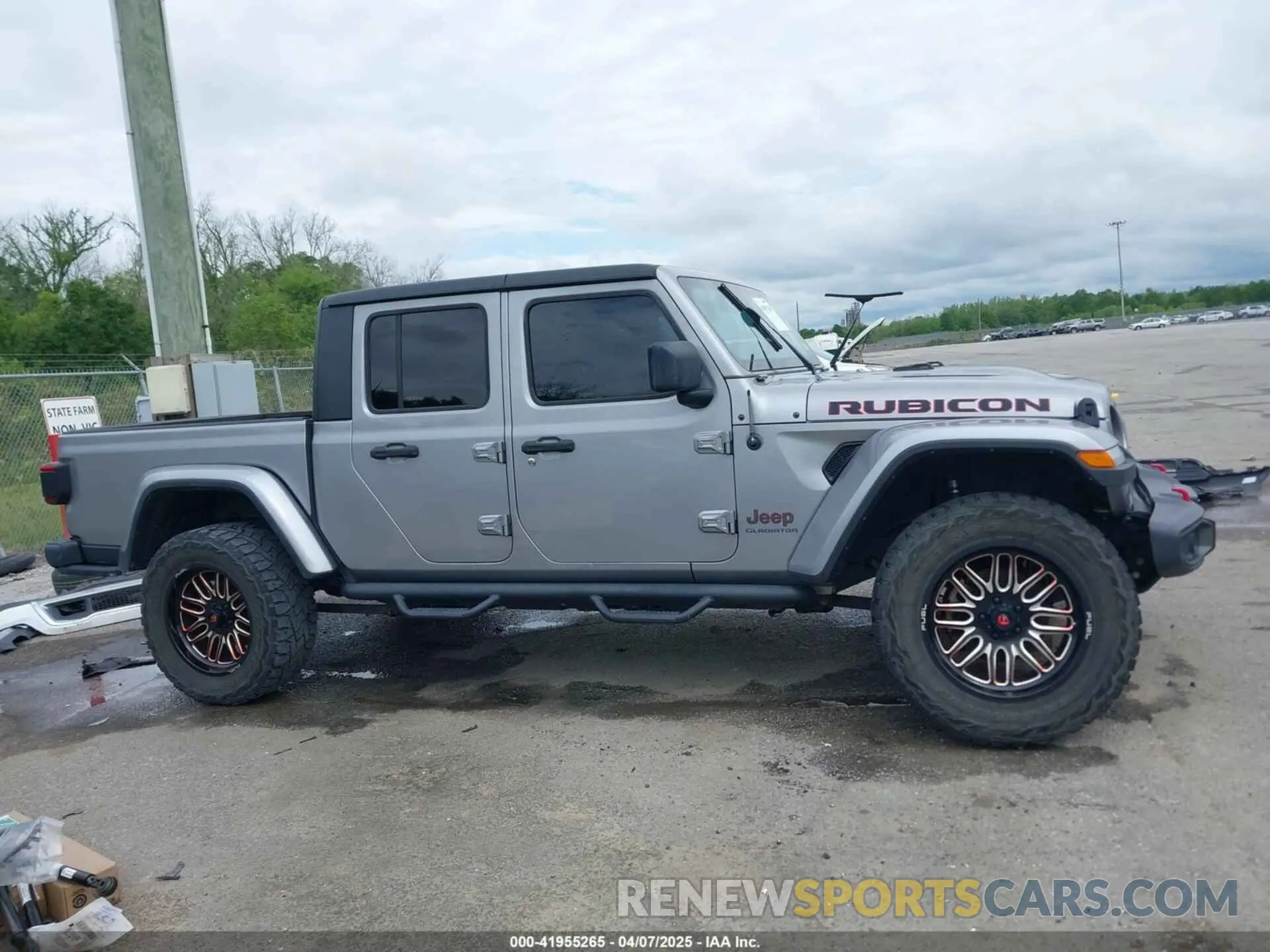 13 Photograph of a damaged car 1C6JJTBG5LL142576 JEEP GLADIATOR 2020