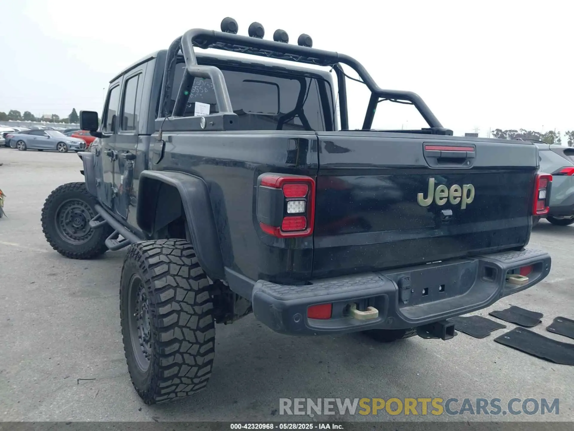 3 Photograph of a damaged car 1C6JJTBG7LL102189 JEEP GLADIATOR 2020