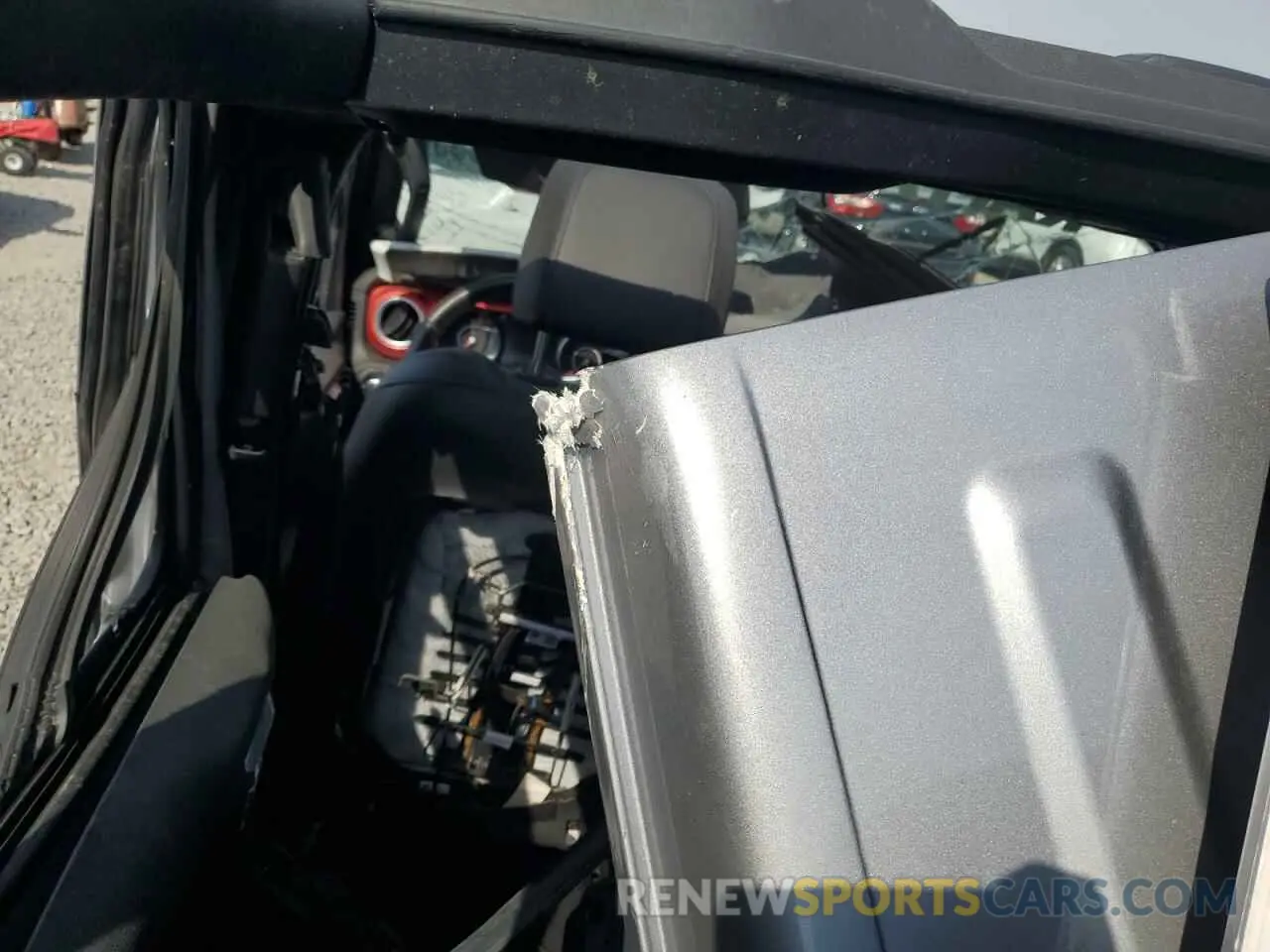 8 Photograph of a damaged car 1C6JJTBG9LL135016 JEEP GLADIATOR 2020