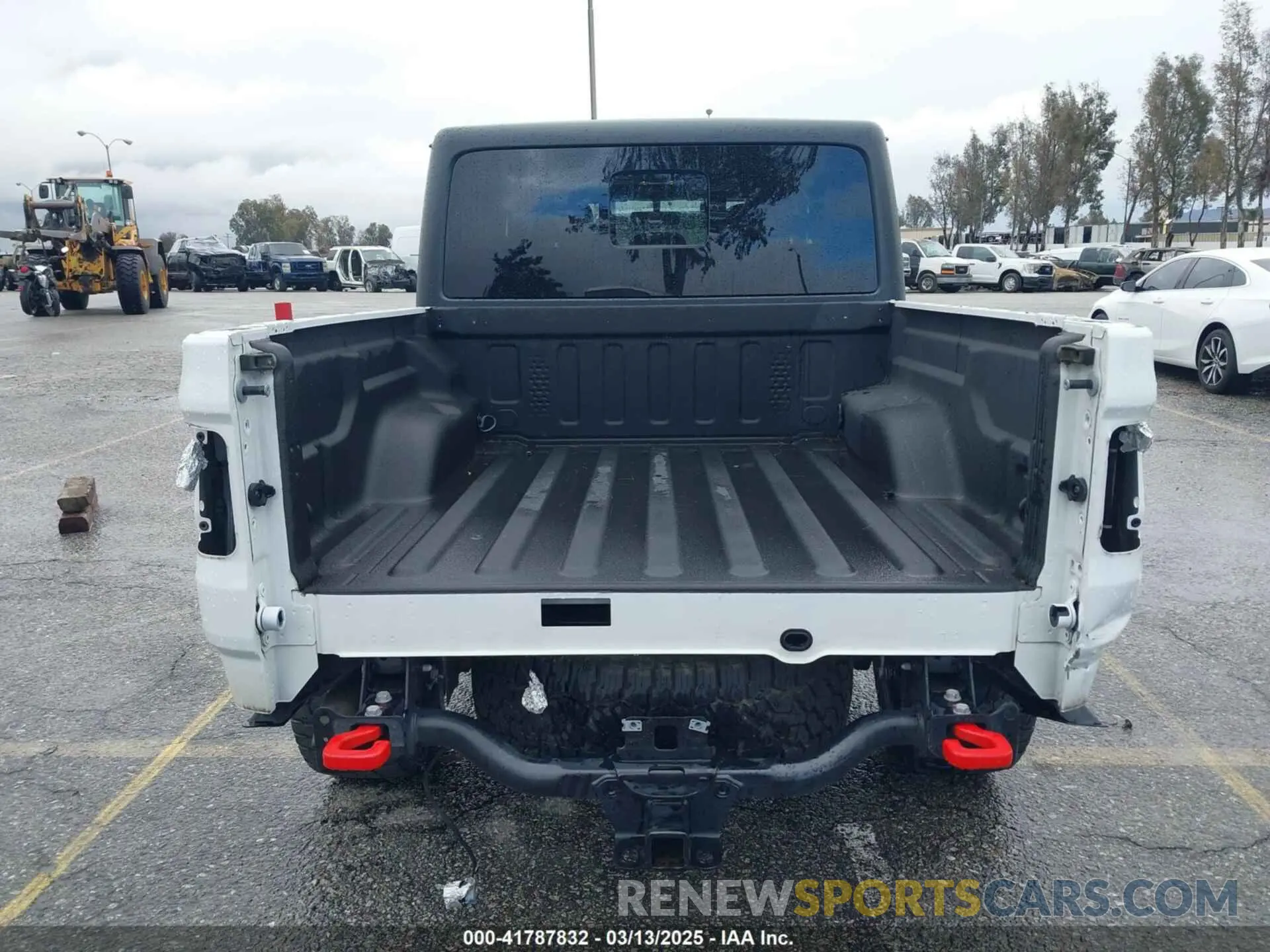 17 Photograph of a damaged car 1C6JJTBG9LL200639 JEEP GLADIATOR 2020