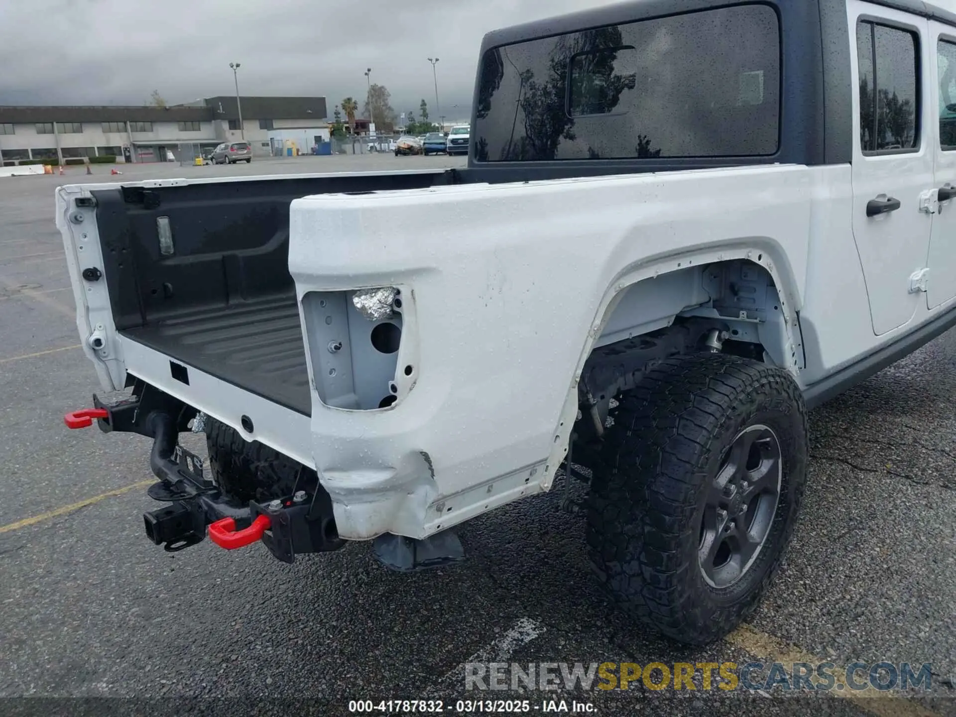 18 Photograph of a damaged car 1C6JJTBG9LL200639 JEEP GLADIATOR 2020