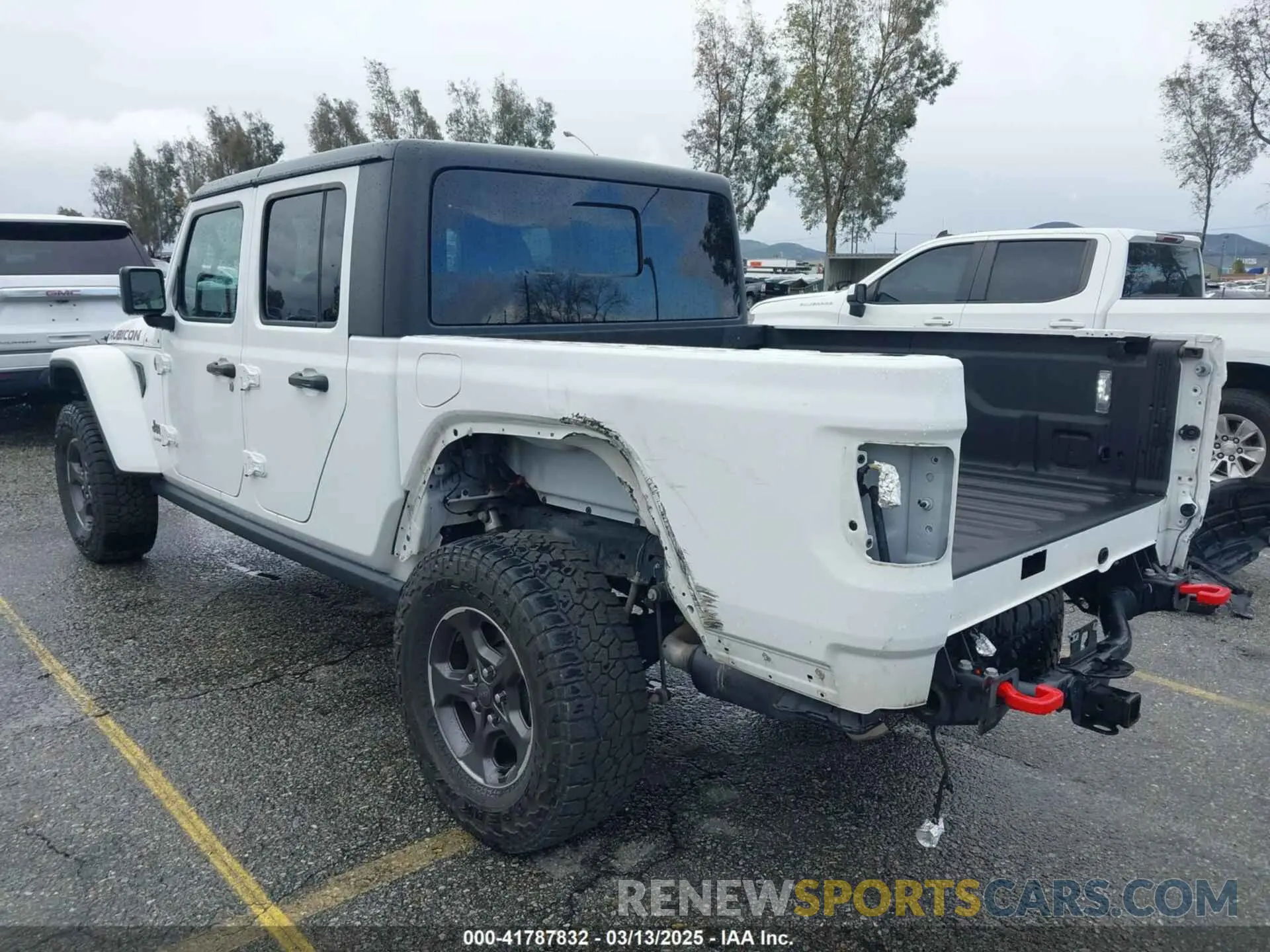 3 Photograph of a damaged car 1C6JJTBG9LL200639 JEEP GLADIATOR 2020